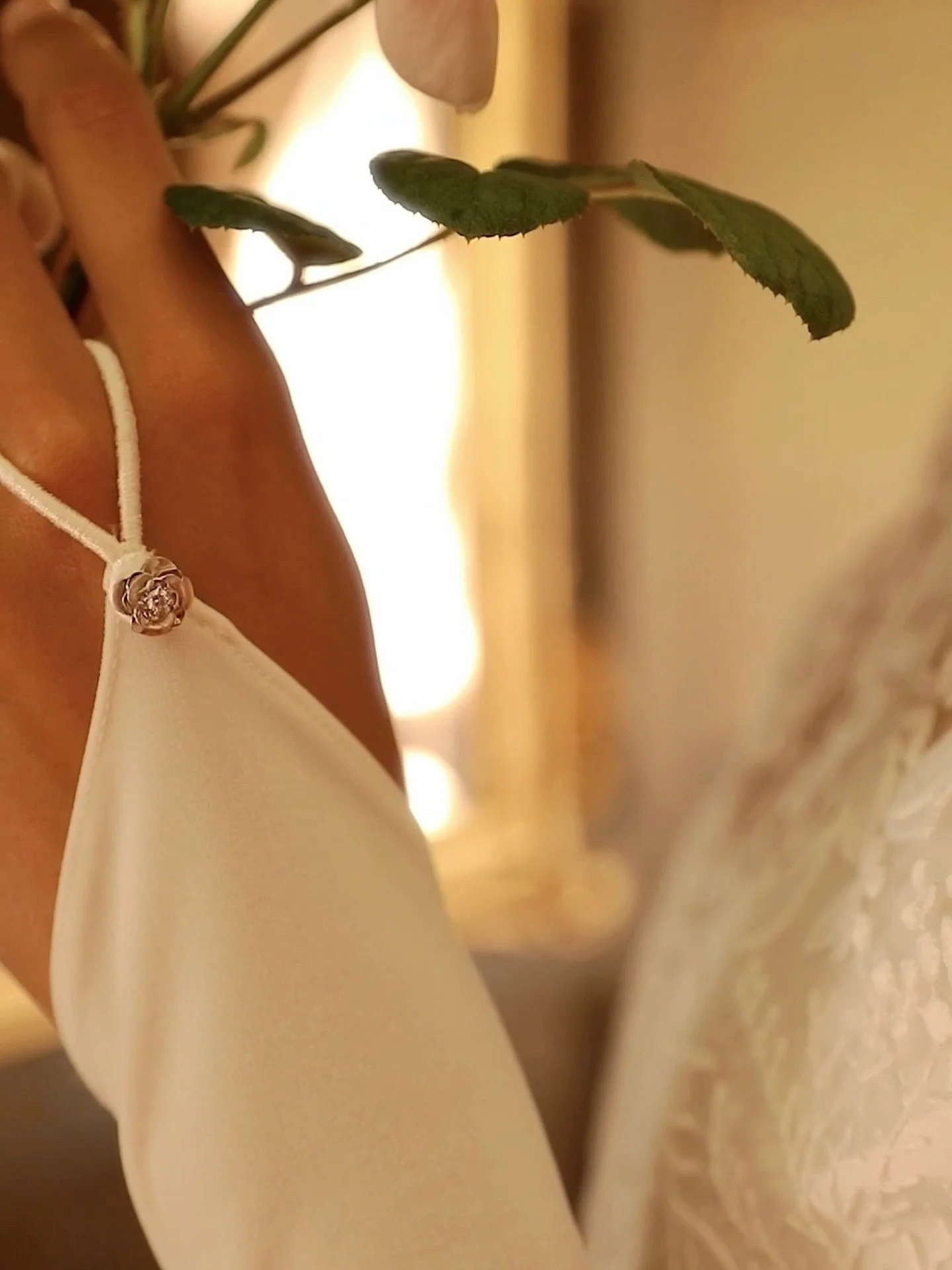 The dreamiest details for the dreamiest day! 🥰

My bridal button&trade;️ collection is the perfect way to add the finishing touches to your dream dress or suit. Each button is created with love and care and can be customised to represent a motif or 