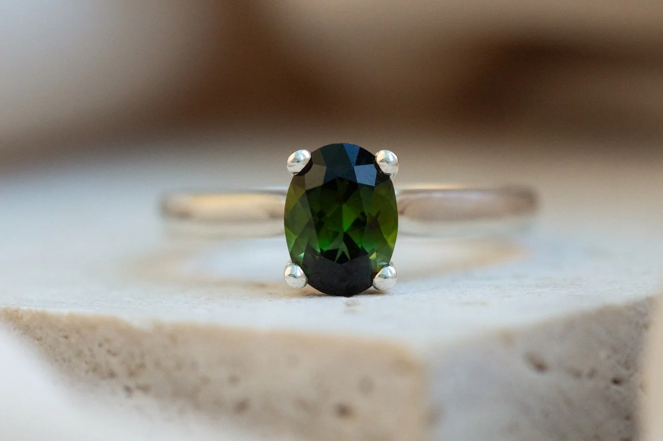 Happy 18th birthday, Bekah! 🥳

Sometimes i get the call to create a special piece for family, and this was one of those lovely moments. 

❤️

We knew Bekah loved green, so this ring has to be all about colour. That started the hunt for the perfect g