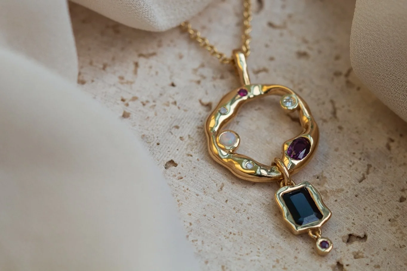 This gorgeous, organic, tactile &lsquo;chunky monkey&rsquo; was created for Karen - and it&rsquo;s just one of six incredible pieces we remodelled from inherited jewellery. ✨

Karen and her partner Chris came in to redesign their sentimental inherite