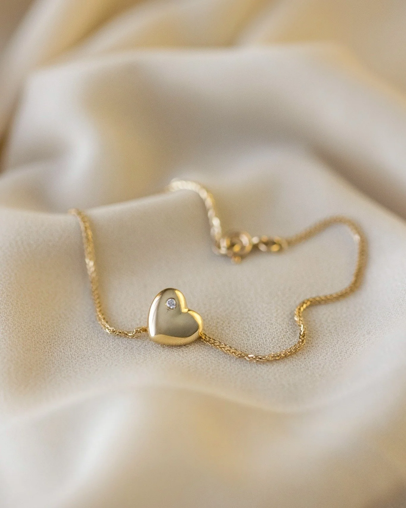 Something old, something new, something borrowed, something blue.

✨🥰💍

A wedding is as much a nod to the past as it is about the future. ✨

This is the idea behind my bridal button&trade; collection.

Wedding dresses are often worn just once, but 