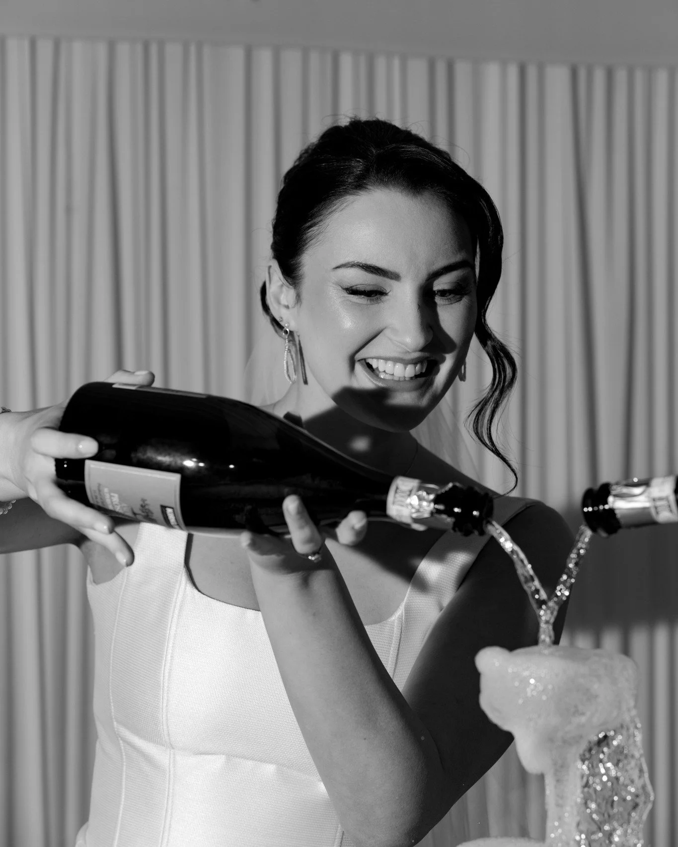 That feeling when you just married the love of your life and now you get to wear your perfect bespoke wedding ring every day! 🥰

This image from the stunning shoot at Hunton Park perfectly captures the joy of your big day!

🥂

If you are looking fo