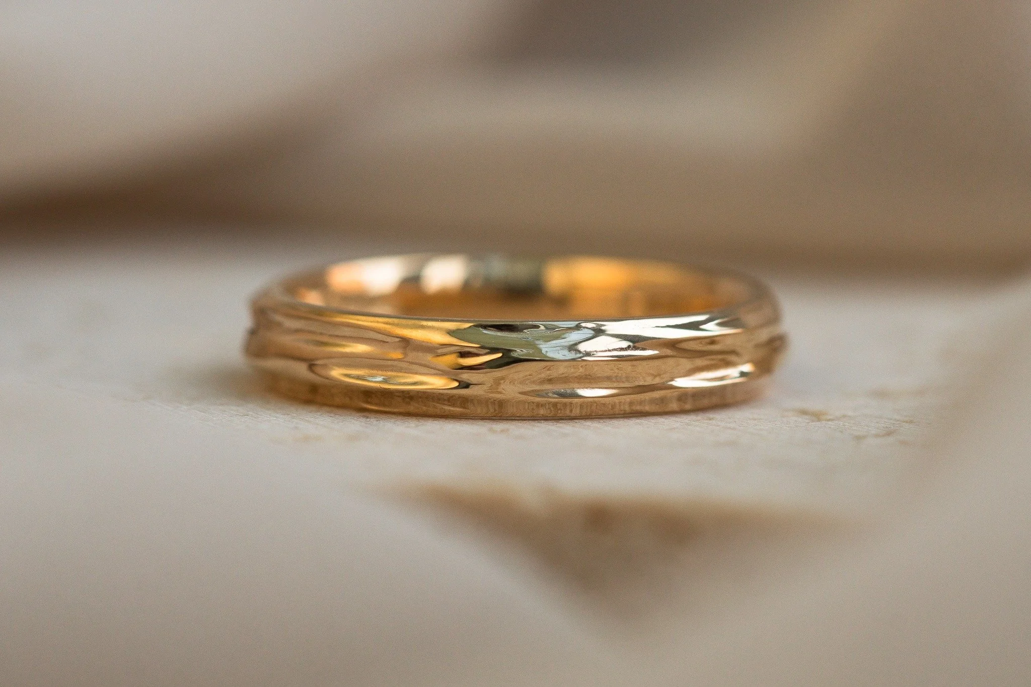 Ash &amp; Emily Part 2 ❤

Now it's Ash's turn! ✨

To see Emily's gorgeous engagement ring scroll back down my feed, but today let's look at Ash's equally gorgeous wedding ring design!

🥰

Ash first got in touch wanting to remodel his sentimental gol