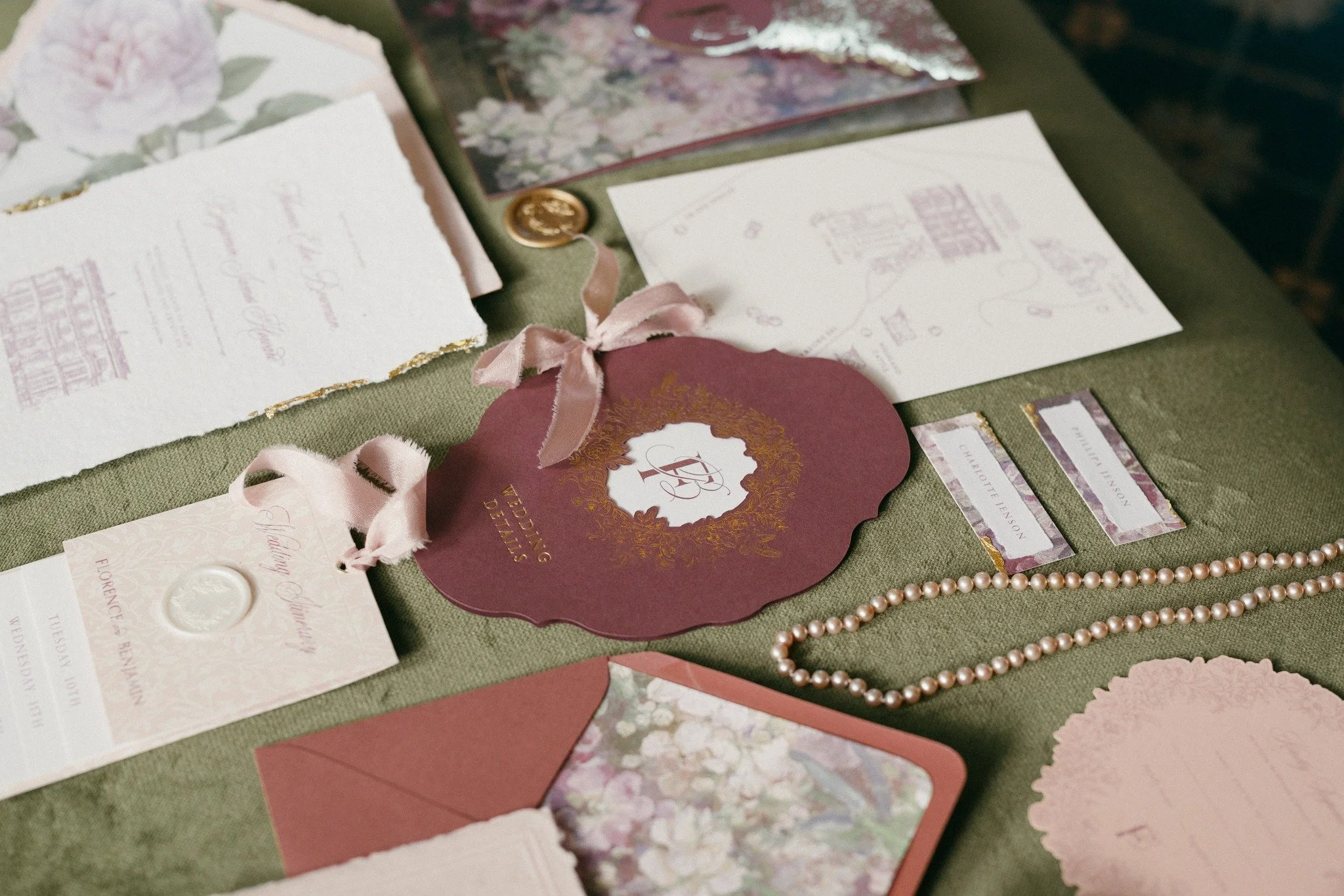 I LOVE a flatlay!

This sumptuous ensemble showcases my pink pearl necklace design to its best! 

🥂🥂

These dreamy shots capture the delicate details of a perfectly curated wedding day, right down to the gorgeous green backdrop that highlights the 