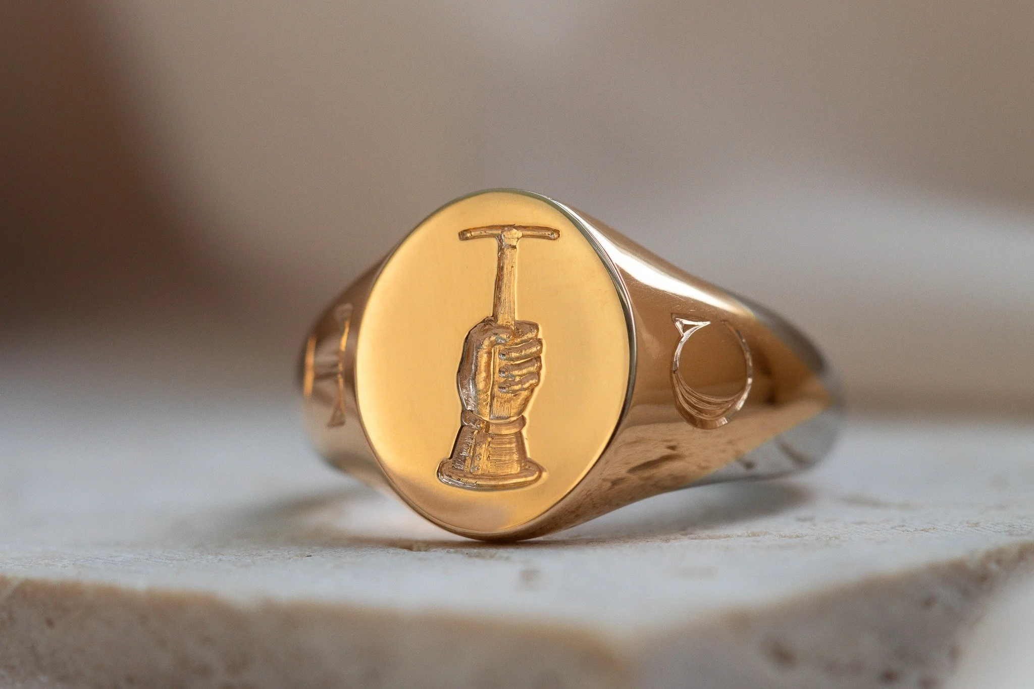Terry&rsquo;s Sentiment Reimagined Signet Ring ✨

I have to say&mdash;I absolutely adore designing men&rsquo;s jewellery. In a female-dominated industry, these projects always feel like such a refreshing shift.

🩷

Terry came to me with his late dad