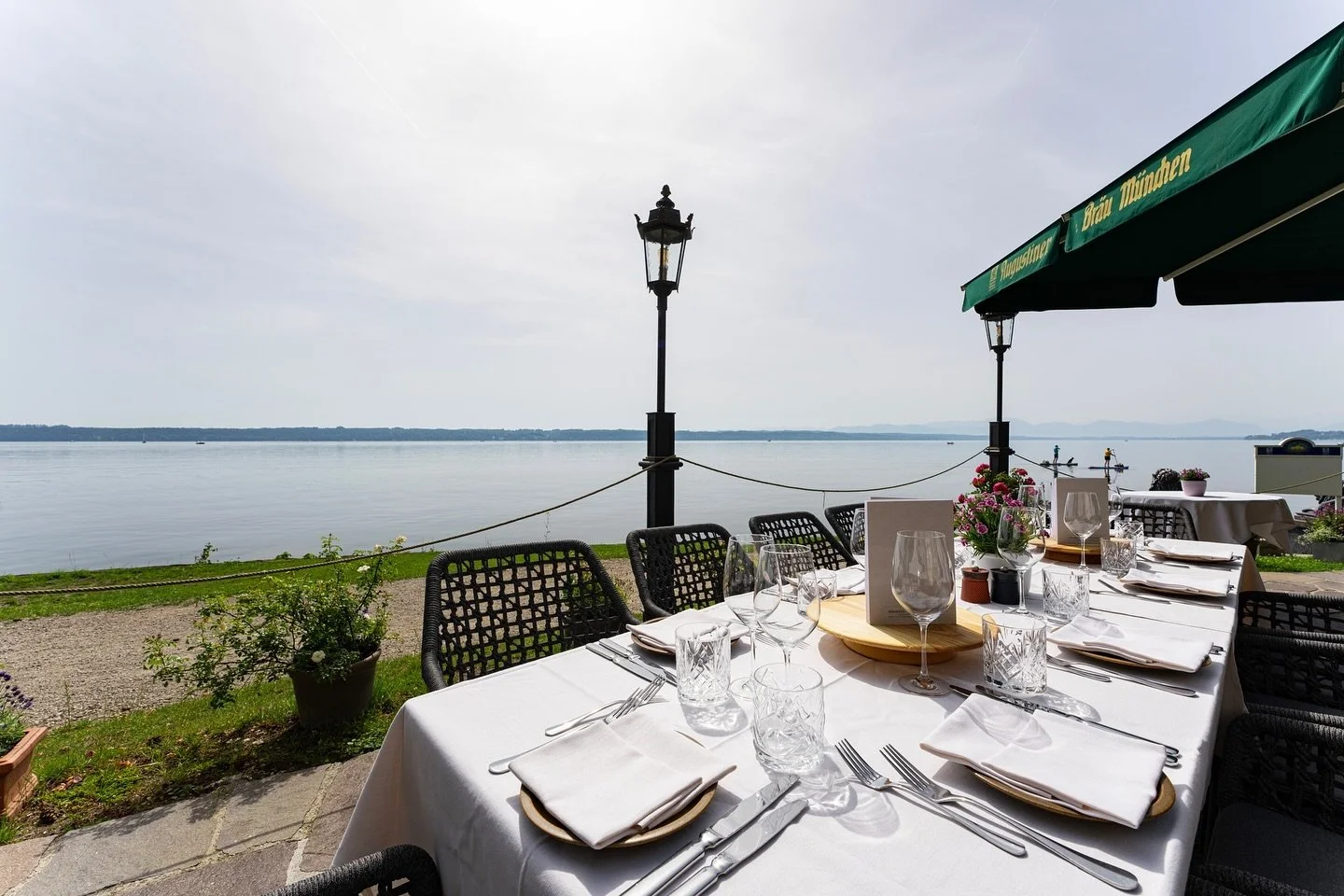 Seeterrasse am späten Nachmittag