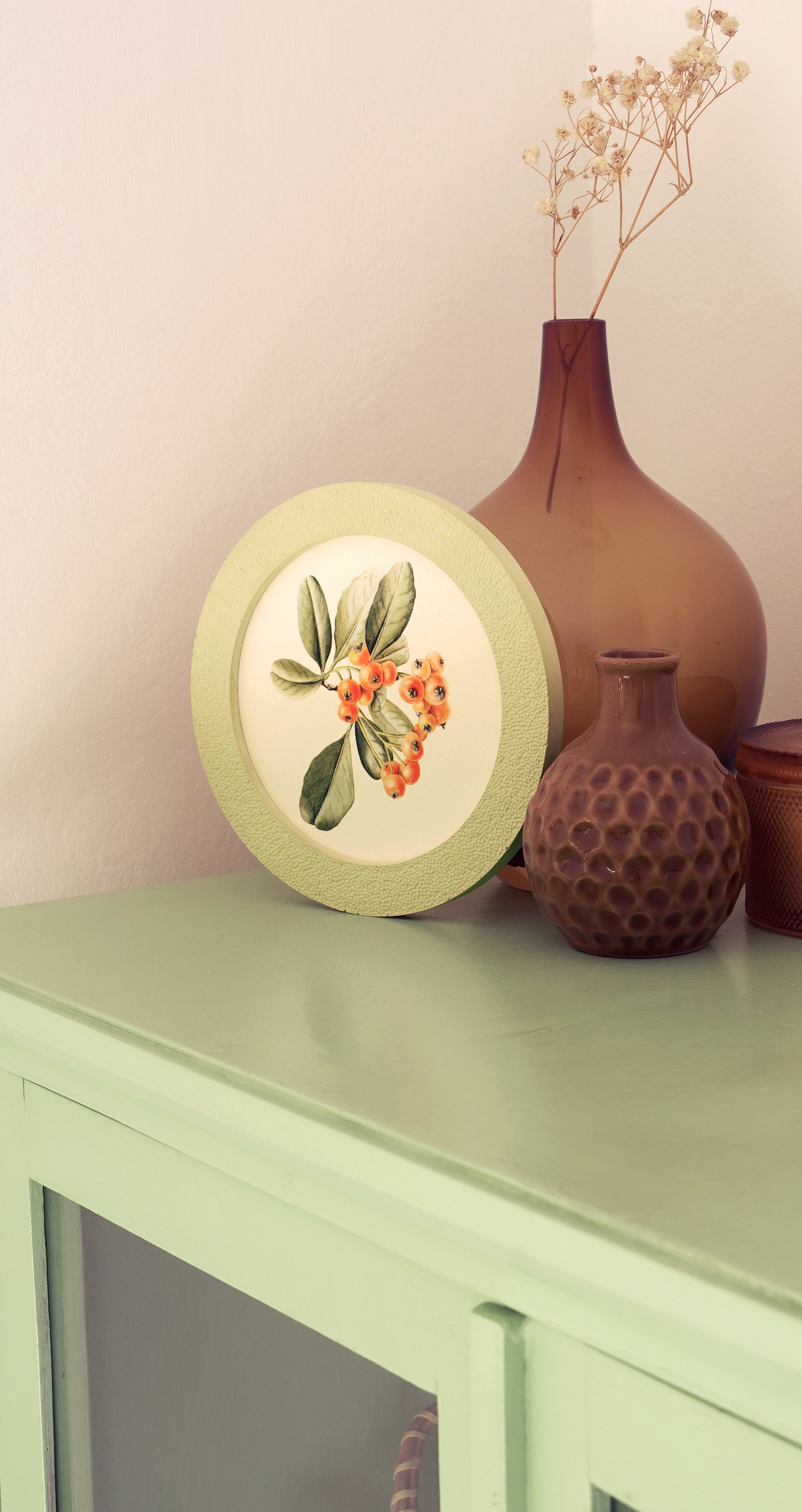 Nueva colección de cuadros con reproducciones de plantas y flores en acuarela. Marcos originales con múltiples combinaciones. Personaliza tu hogar con la colección Miniaturas del Jardín.