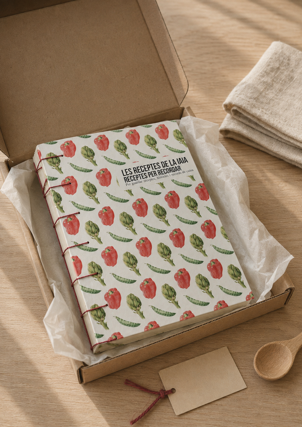 Packaging de libreta artesanal con estampado de hortalizas en acuarela y encuadernación japonesa