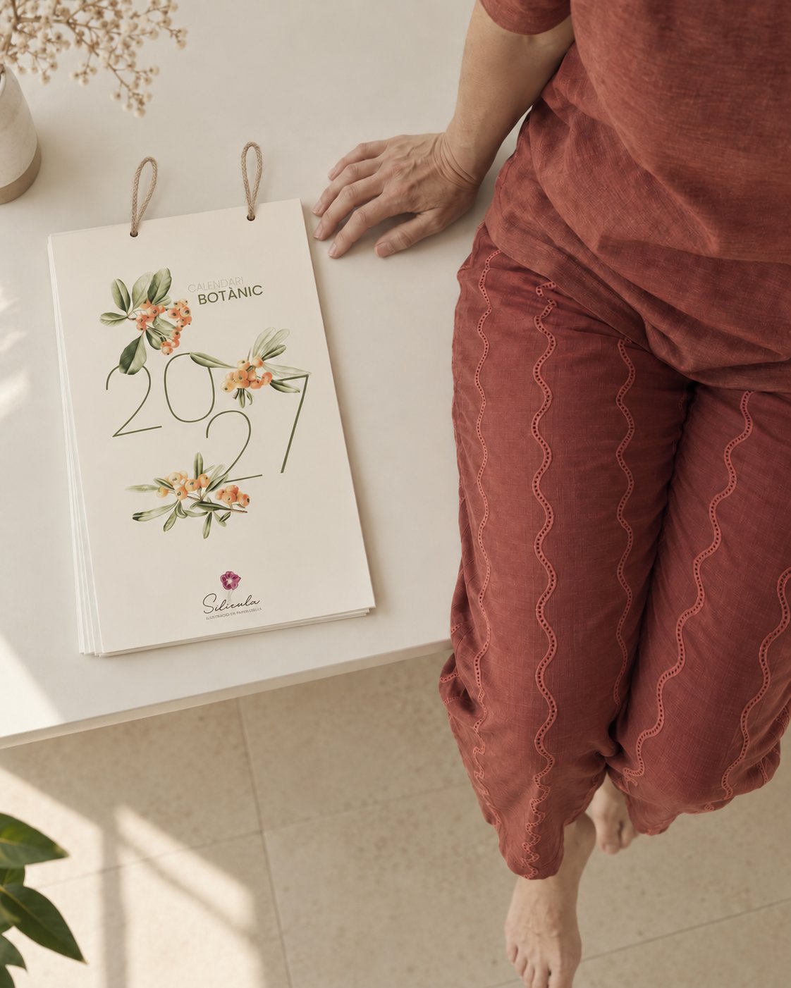 calendario-botanico-sobre-una-mesa-ilustraciones-acuarela-silicula