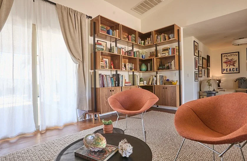 More from the Mesa with @bettierinehart and @sabotcat featuring custom cabinetry by @rayhillstudios and scads of beautiful paintings, photographs and prints including some by Patrick Abbey @pdxcontemporaryart, #benshahn, #j&uuml;riarrak, #mollyvidor,