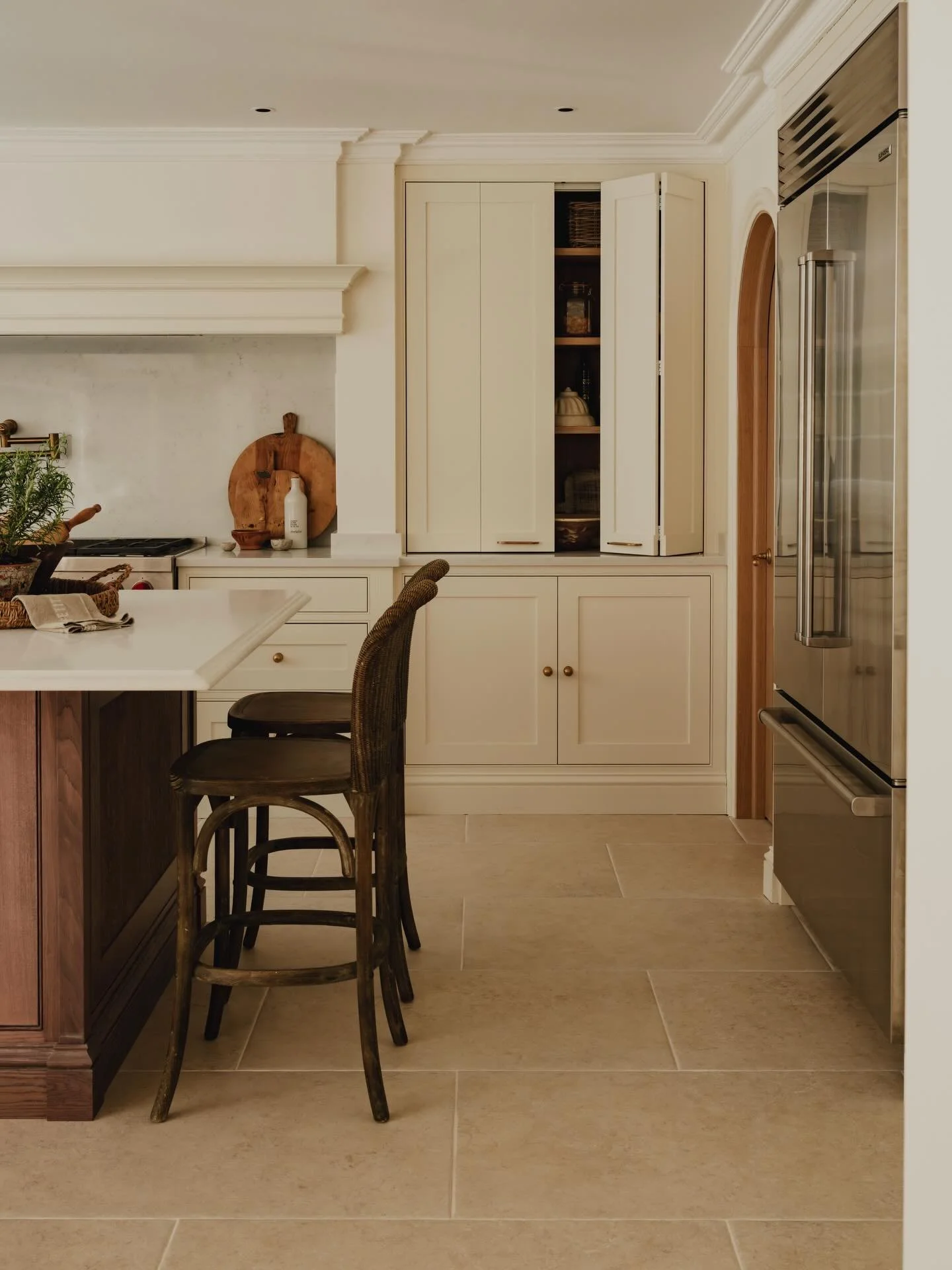Swipe to see the journey of this kitchen designed from scratch - from early concepts to completed space beautifully captured by @joeykendalbrown. Each project is a true collaboration, working closely with clients and talented teams to bring a shared 