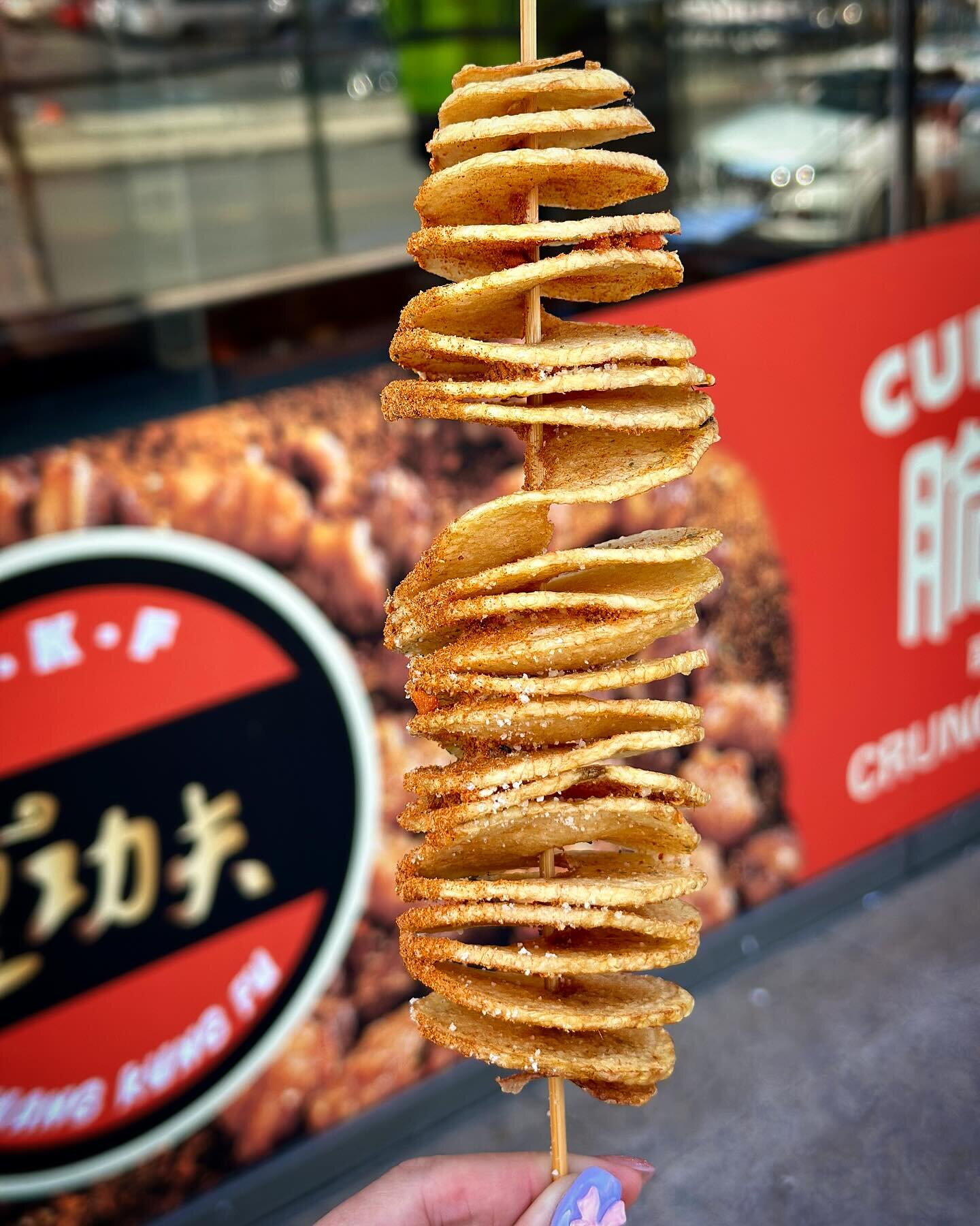 Twist, munch, repeat! 🌀🥔 Crispy, crunchy, and totally twisted &ndash; the perfect snack for when life needs a little twist! @cuigucup 

📍Queens Crossing Food Hall
.
.
.
#twistedpotato #twistedpotatoes #potatoesofinstagram #friedpotatoes #potatoeso