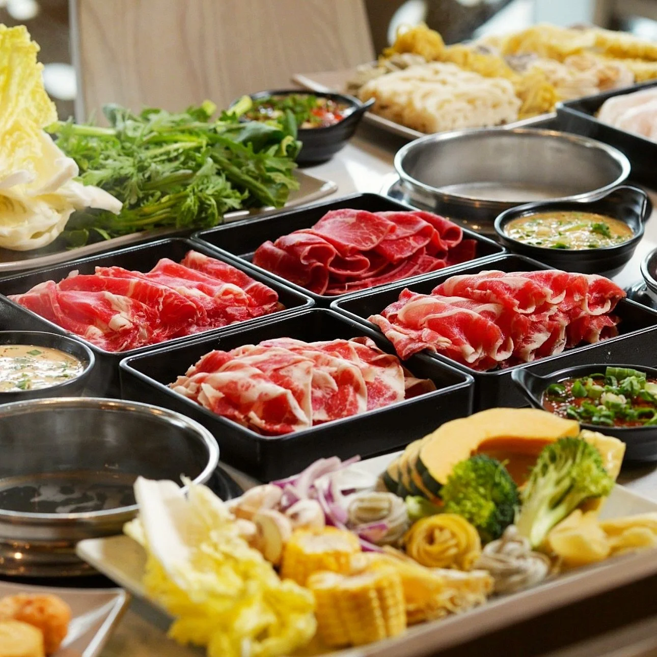 Shabu Shabu szn is here 🙌🏻 @springshabushabu.flushing 
.
.
.
#shabushabu #shabu #ayceshabushabu #hotpot #hotpotnight #flushingeats #flushingfood #flushingfoodie #flushingny #downtownflushing #queensfoodie #queensfood #nyceats #nycfood #nycfoodie #n