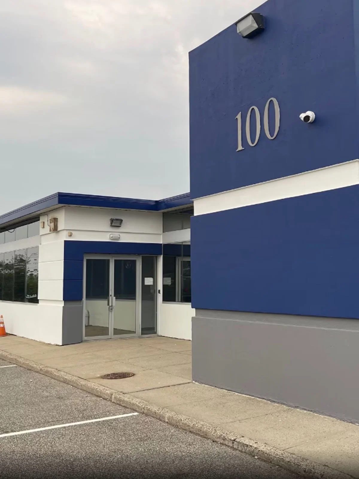 100 Commercial St (Plainview)