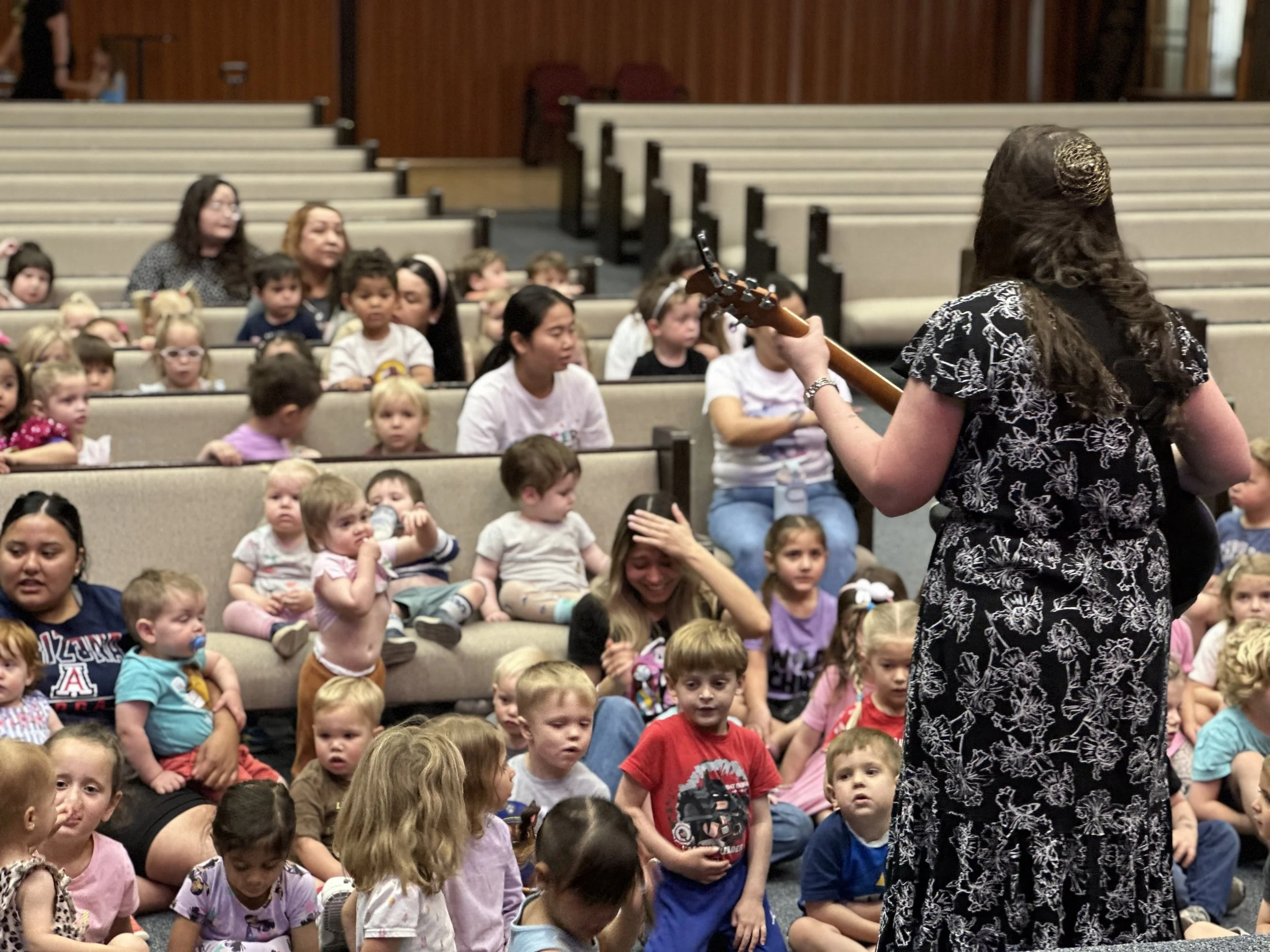 Cantor Jen leads the Strauss Early Childhood Education Center in weekly music classes