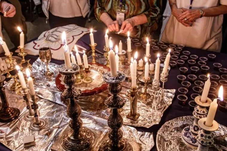 Lighting Shabbat candles at the Congregational Retreat