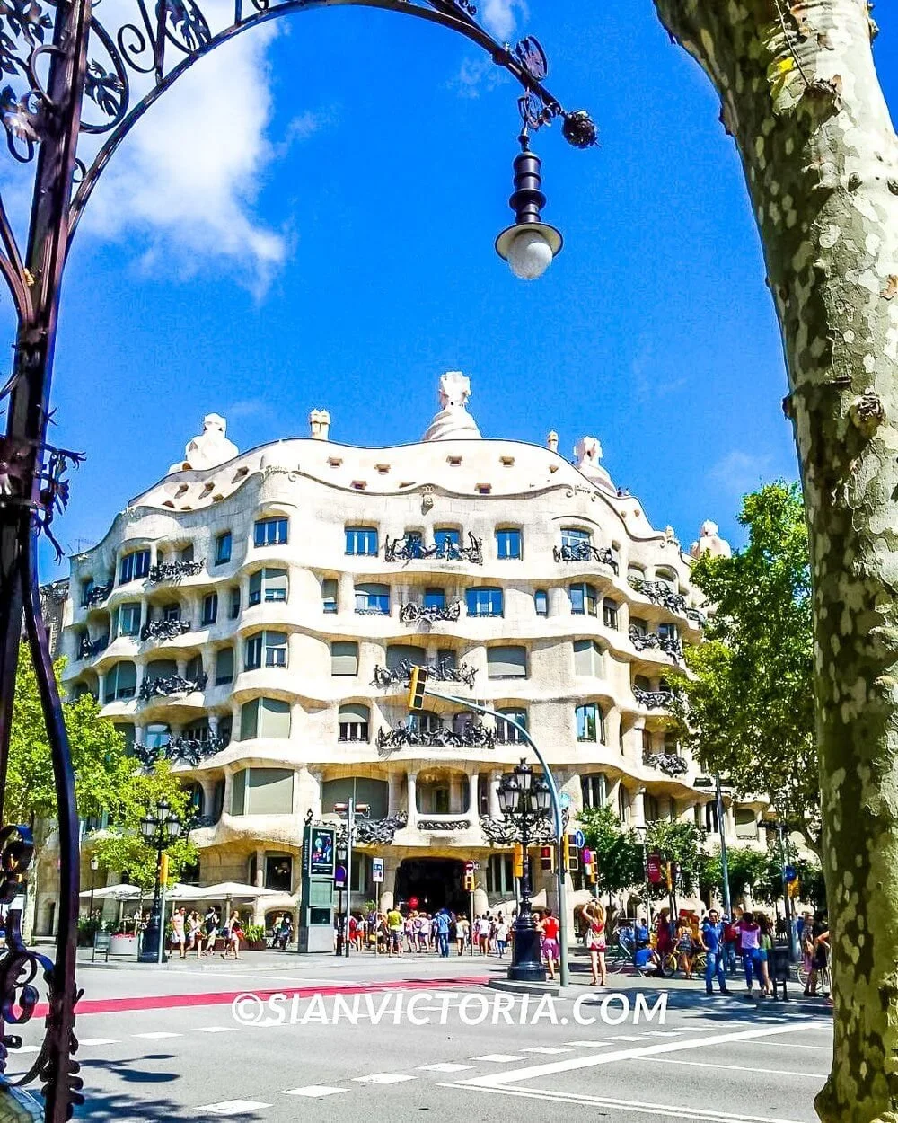 VISIT BARCELONA SPAIN visual data 2