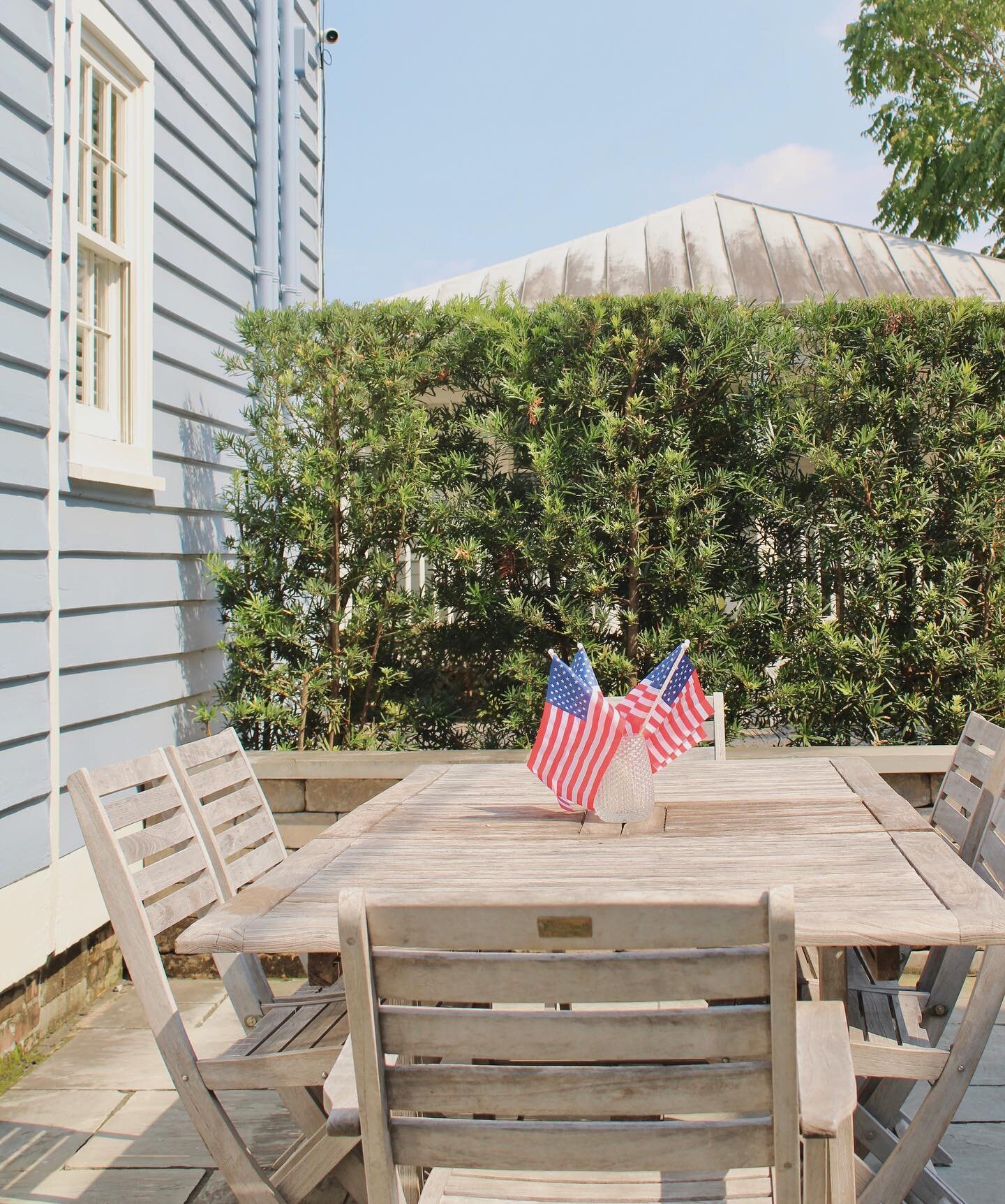 ❤️🤍💙

105A&amp;B | available for the 4th of July weekend with reduced rates🇺🇸

#fourthofjuly #chs #summervacation #luxuryvacationrentals