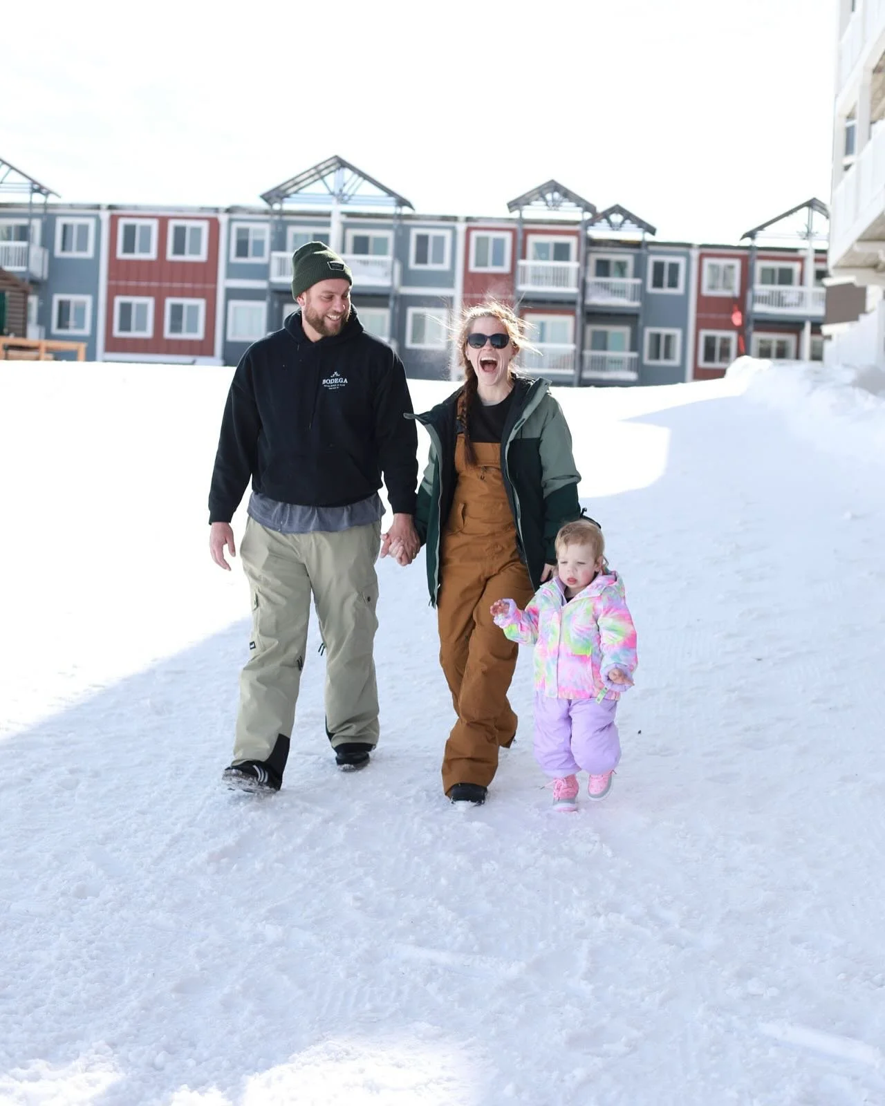 the look on my face when I haven&rsquo;t skied in 15 years but I suddenly remember how it feels to go full speed down the mountain 🦅🥵❄️
 
 
📸 @b.castillo 🫶🏻