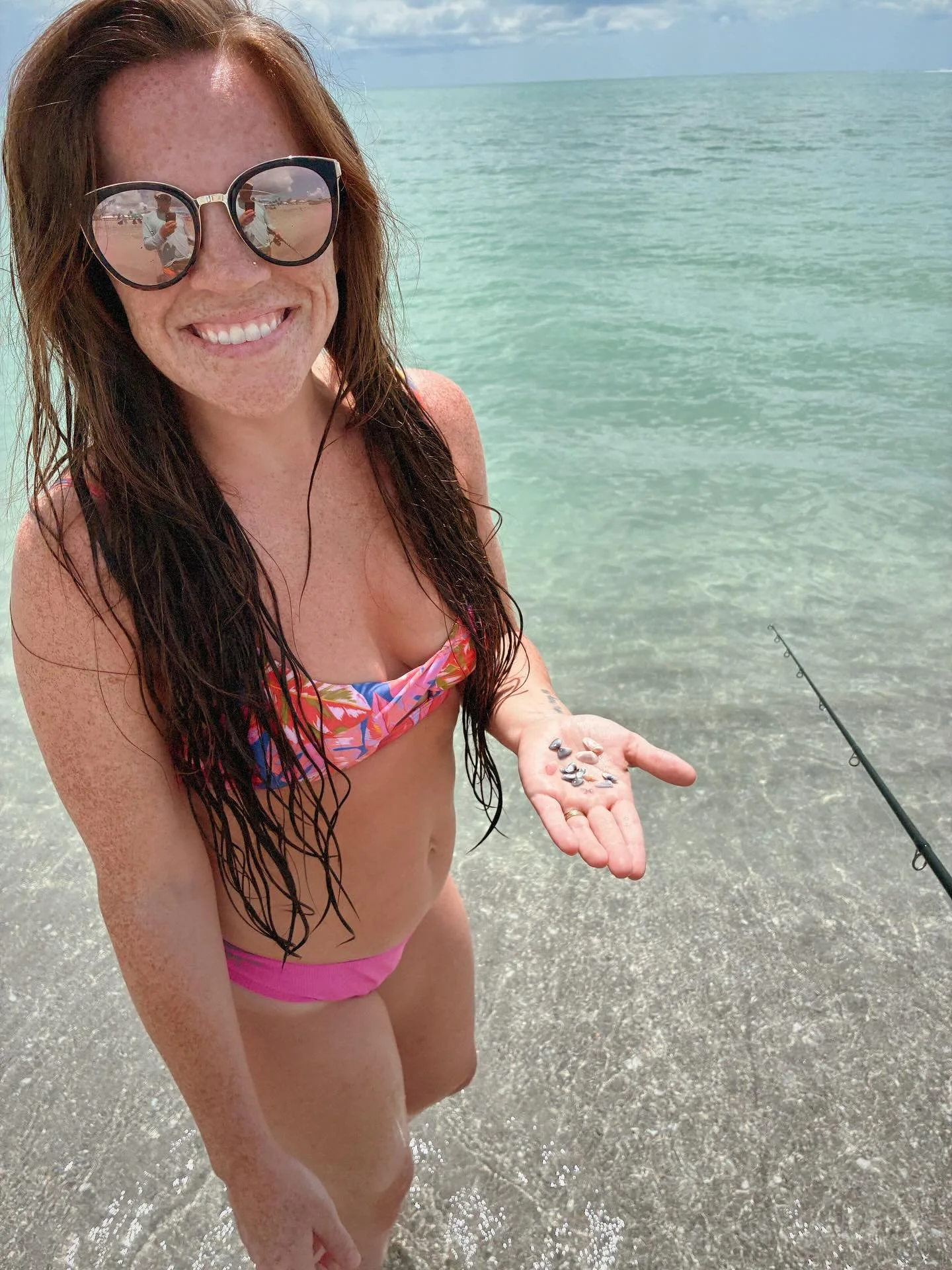 June, you were special ✨ grateful for lots of ocean healing, my oldest favorite band, and all my people 🫶🏻🦋🌕🌿🌊🕊️🪩

1. bliss
2. j chillin on the best Saturday
3. colorful cuties
4. when I just want a nice picture on my first night ever sleepin