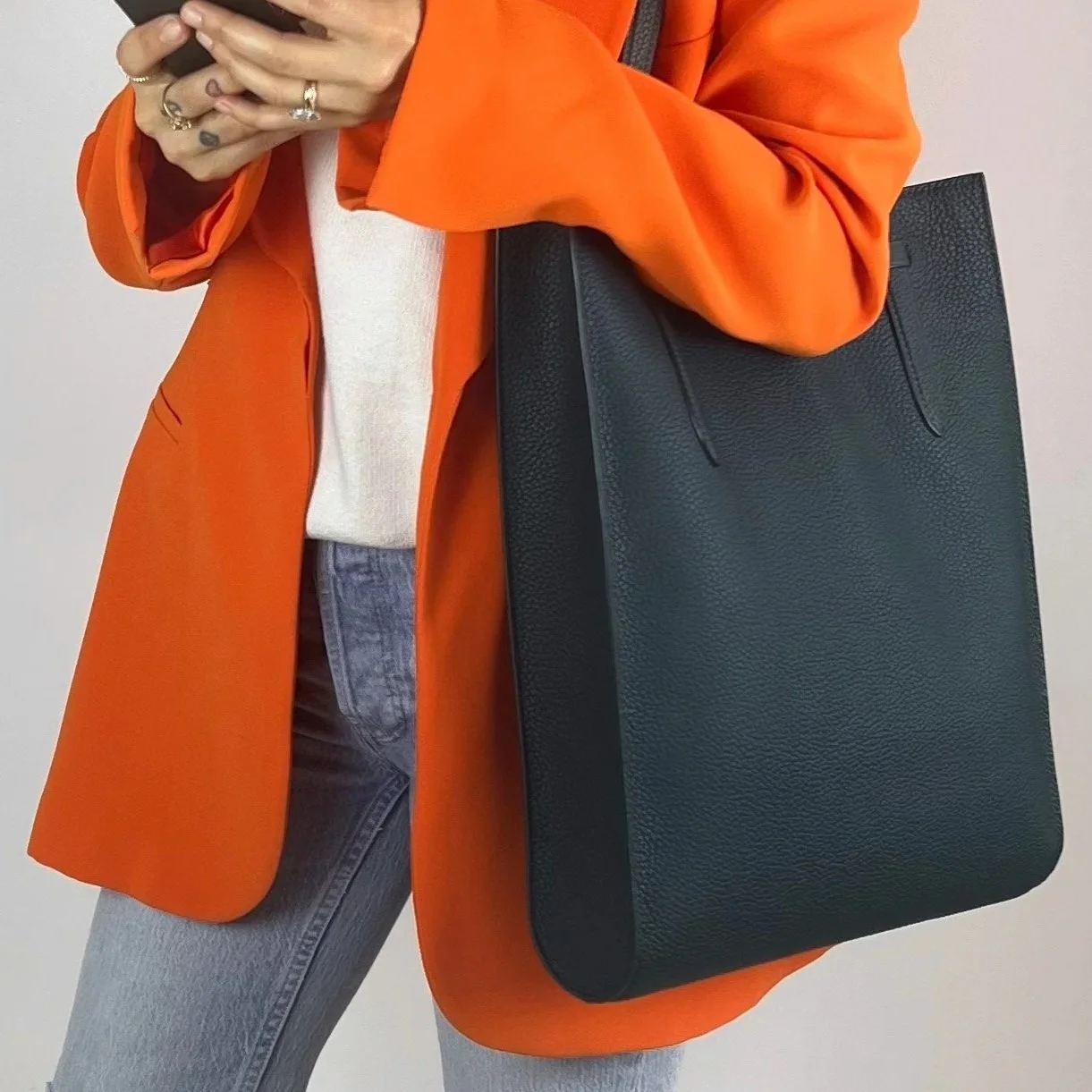 Pelle+Tote_eComm_Pacific+Blue-Tangerine_Blazer_02.jpg