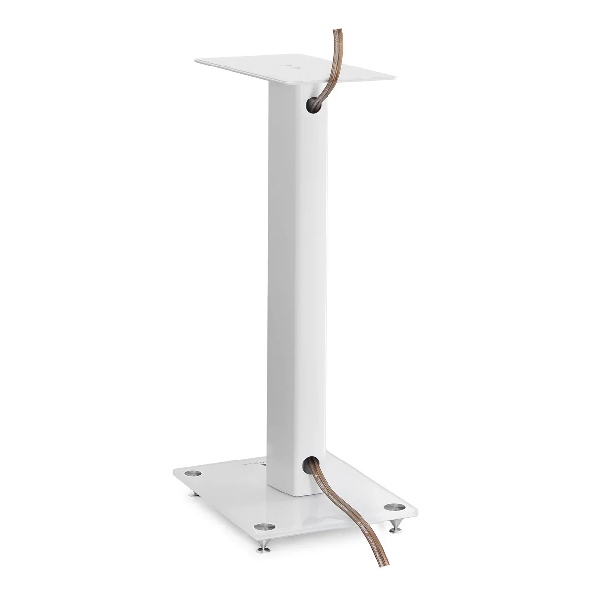 triangle-packshot-S05-stands-white-2-4.webp