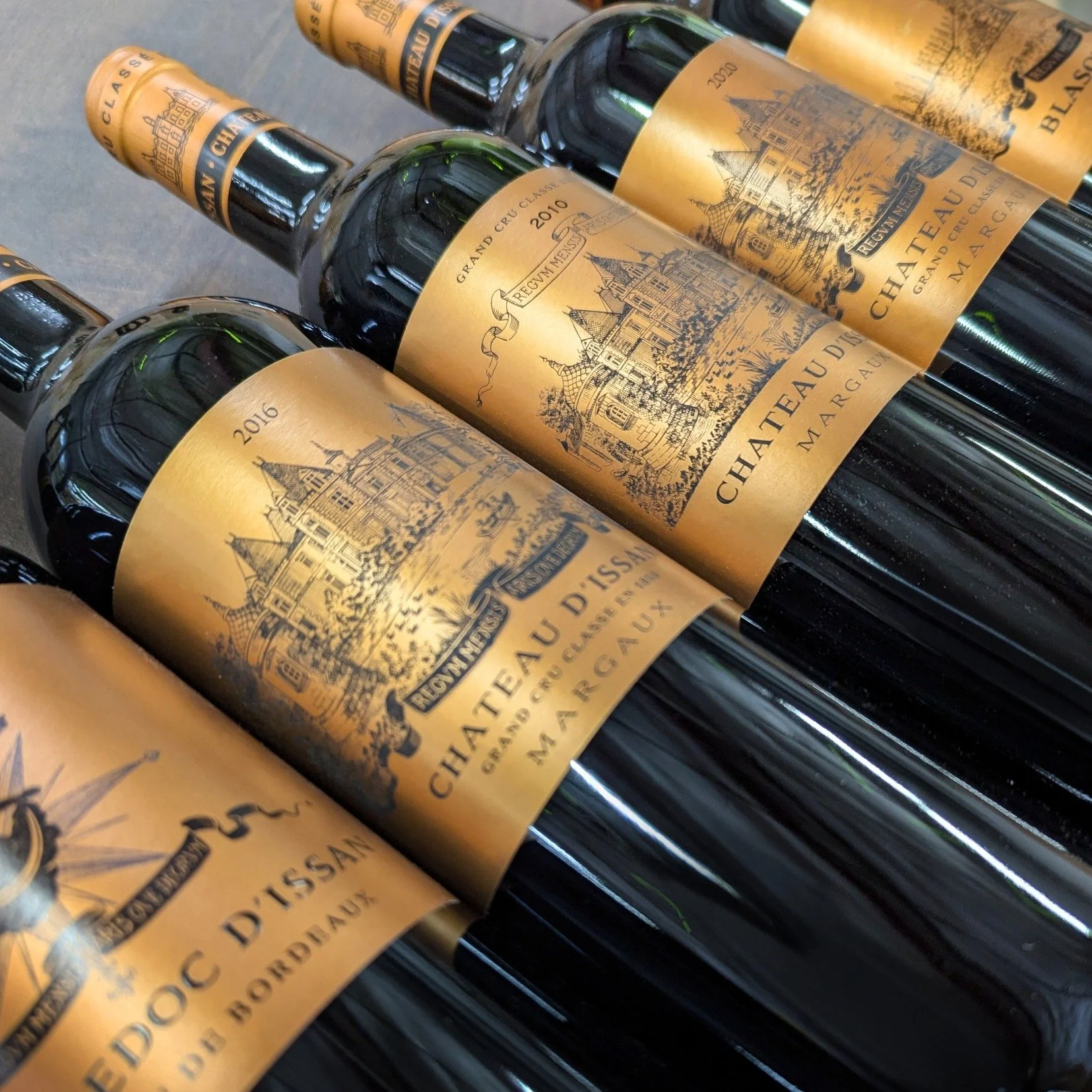 It has been a pleasure working with Mr. Emmanuel Cruse, co-owner of Ch&acirc;teau d'Issan, in Houston this week. His visit culminated in an exquisite Ch&acirc;teau d'Issan Masterclass at Lakeside Country Club that was very well-attended.
In addition 