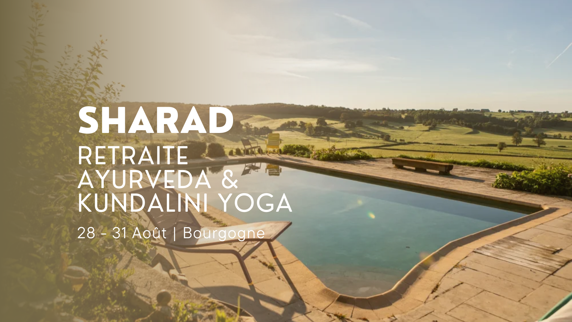Affiche promotionnelle pour un stage de retraite d'ayurveda et de Kundalini yoga à Bourgogne, France, du 17 au 20 avril 2026, avec un paysage de campagne en arrière-plan.