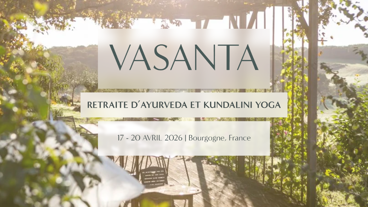 Affiche annonçant un séjour de retraite d'ayurveda et de kundalini yoga à VASANTA, en Bourgogne, France, du 17 au 20 avril 2026, avec une photo d'un espace extérieur en nature