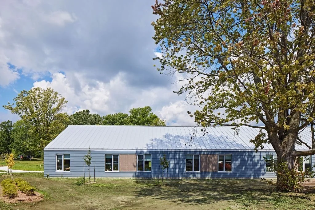 Woodland Villa’s redevelopment transforms an existing 54-bed long-term care home in Long Sault, Ontario into a modern 128-resident facility.
Designed around phased construction, decanting, and renovation, the project prioritized safe operation