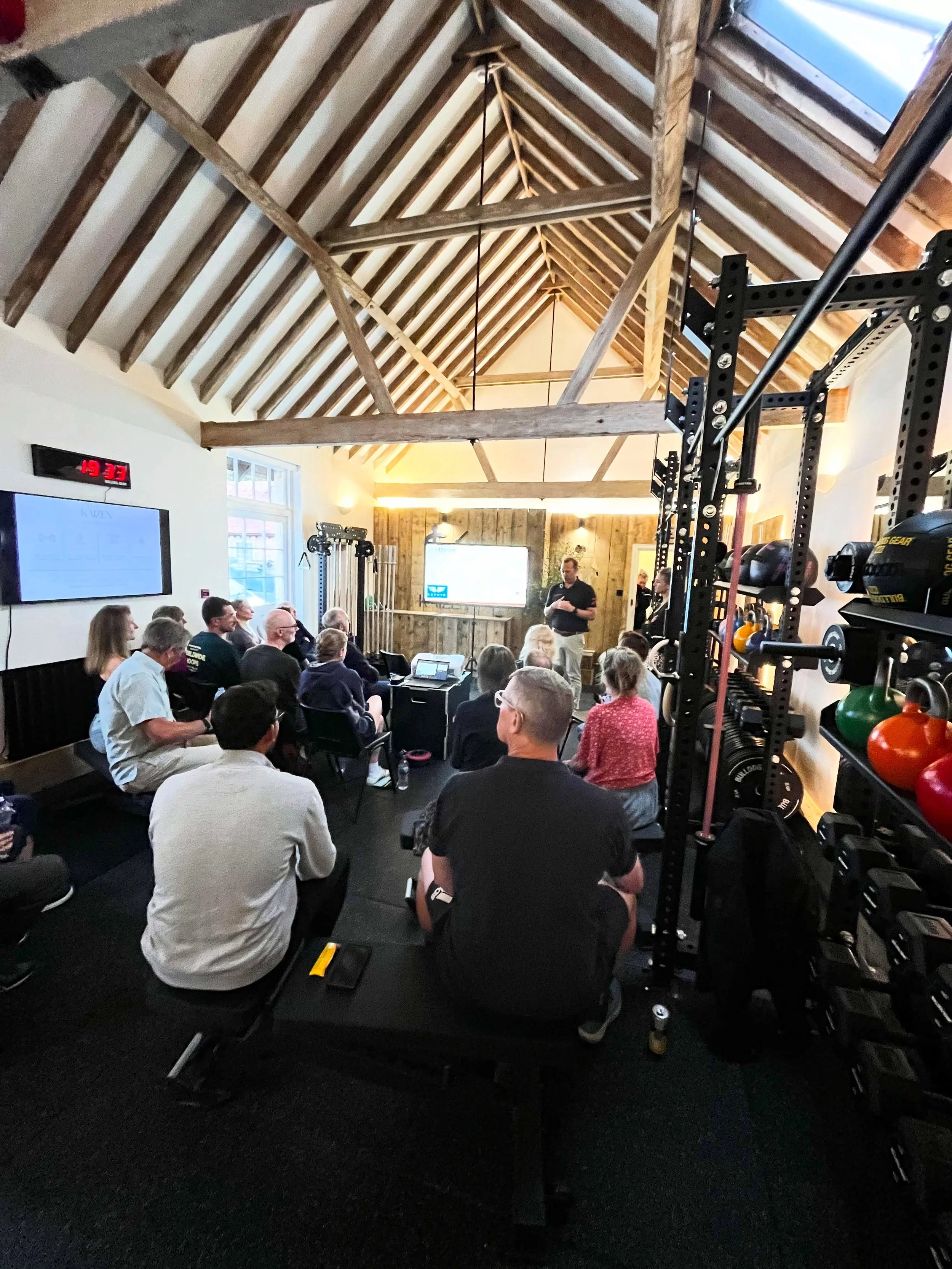 Great talk last night by @i_thrive_uk addressing what we can do off the bike to ensure more healthy years ahead. 

Biggest takeaways:

💙 Performance ♾️ Healthspan = shared foundation
💙 UK Healthy Life Expectancy ⬇️ 2 years 💩 
💙 Lifestyle is key &
