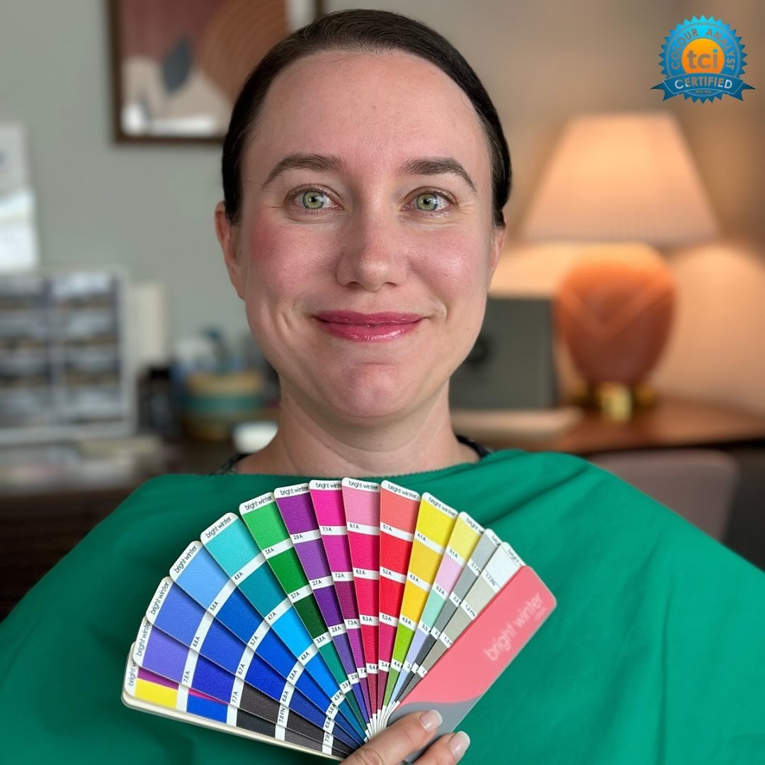 ✨ Cool-neutral ✨ Medium Value ✨ High Chroma ✨ 

Swipe 👉 To find these colors in nature is such a joy.  Bright, contrasting, vivid, powerful, surprising, mesmerizing! 

To find someone who can carry these color dimensions so beautifully, is also&hell