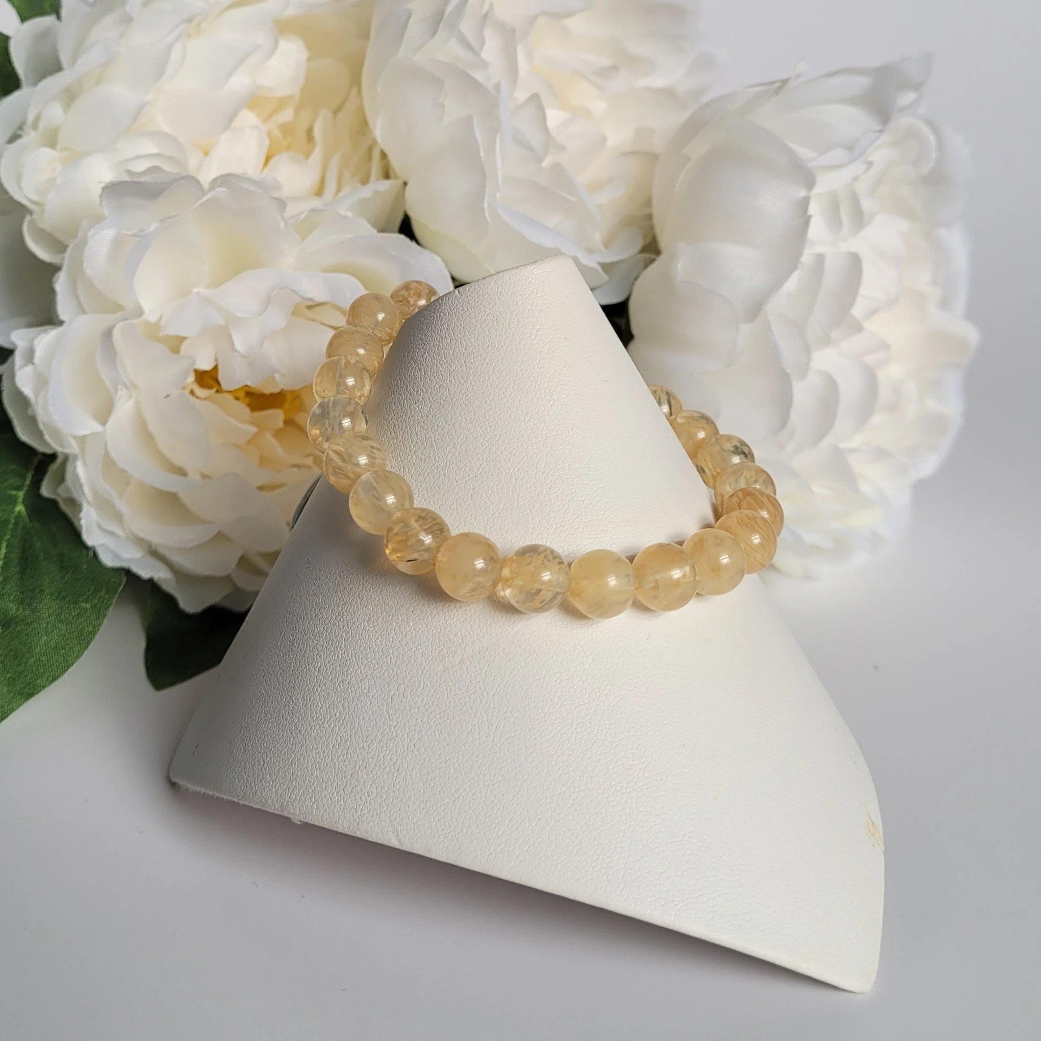 Gemstone bracelet in rutilated quartz, claspless bracelet, accessible stretch jewelry, yellow stone accessories
