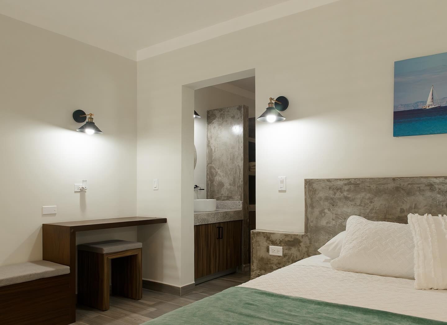 Suite tipo Penthouse.

Reservaciones e informaci&oacute;n en:

RSVN: +52 (612) 153 3697
www.santacruzbcs.com