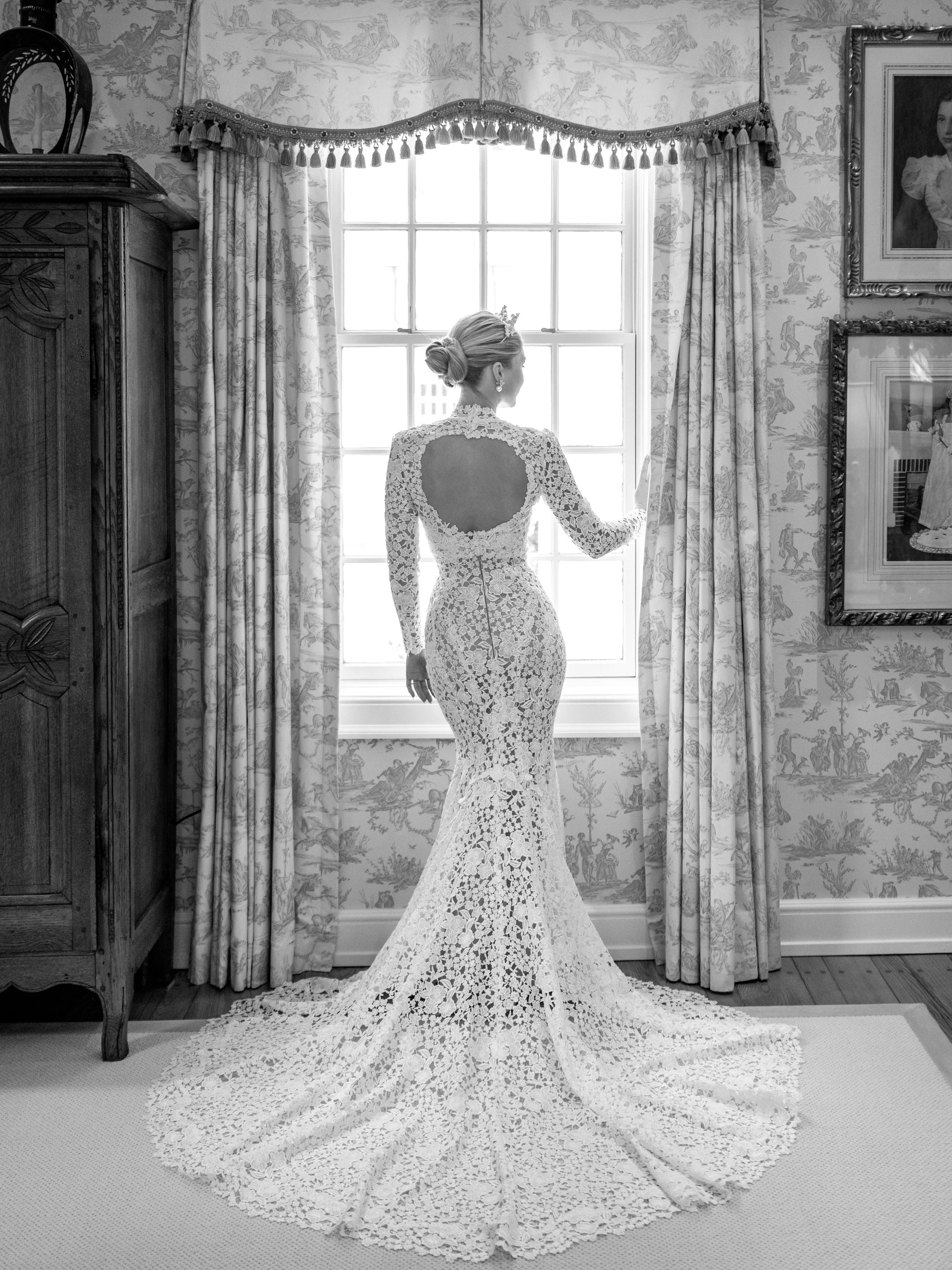 Senators granddaughter getting dressed in her Monique Lhuillier for Paris KY Makers House™ wedding