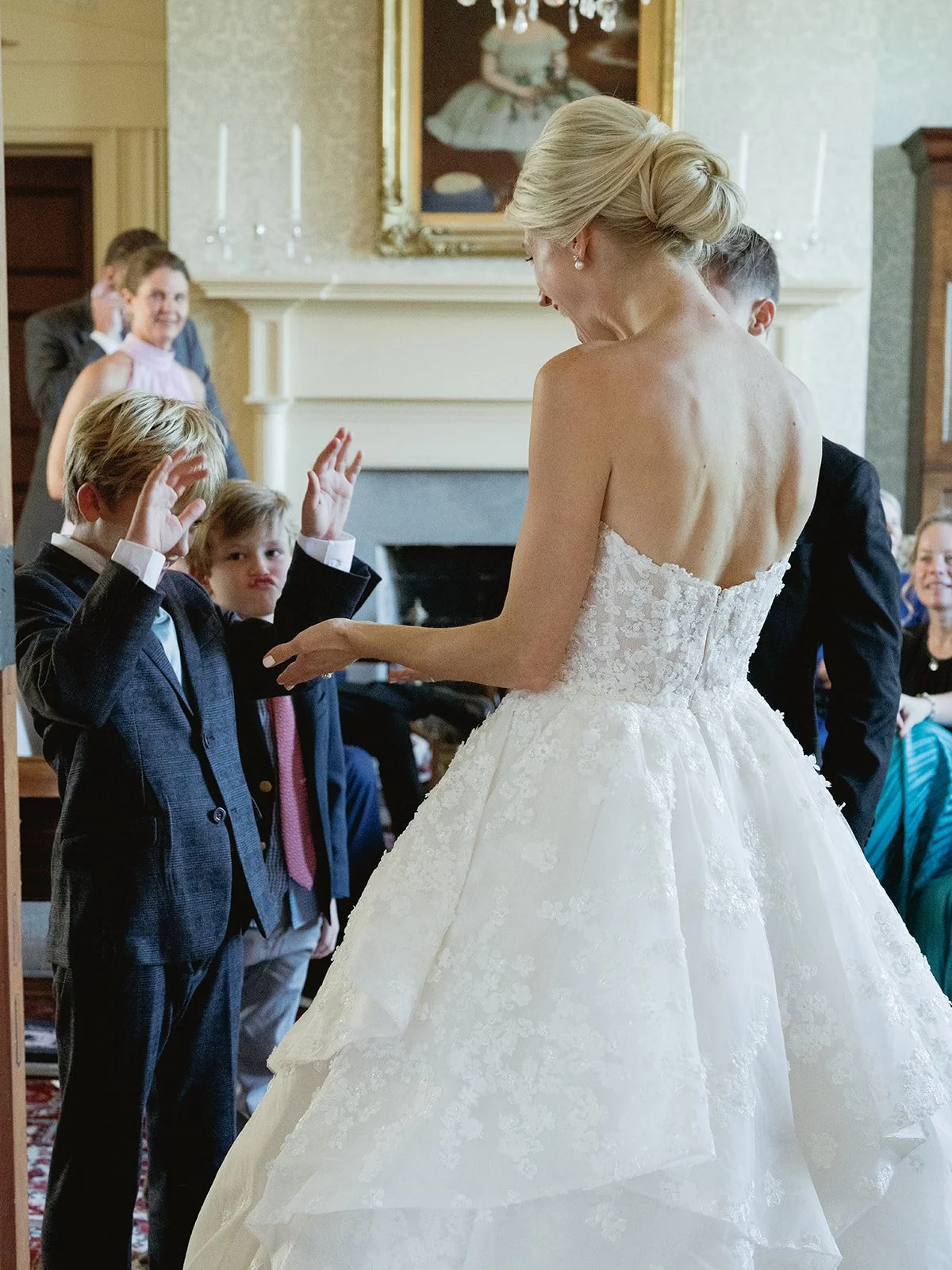 Luxury family before their pairs ky wedding ceremony