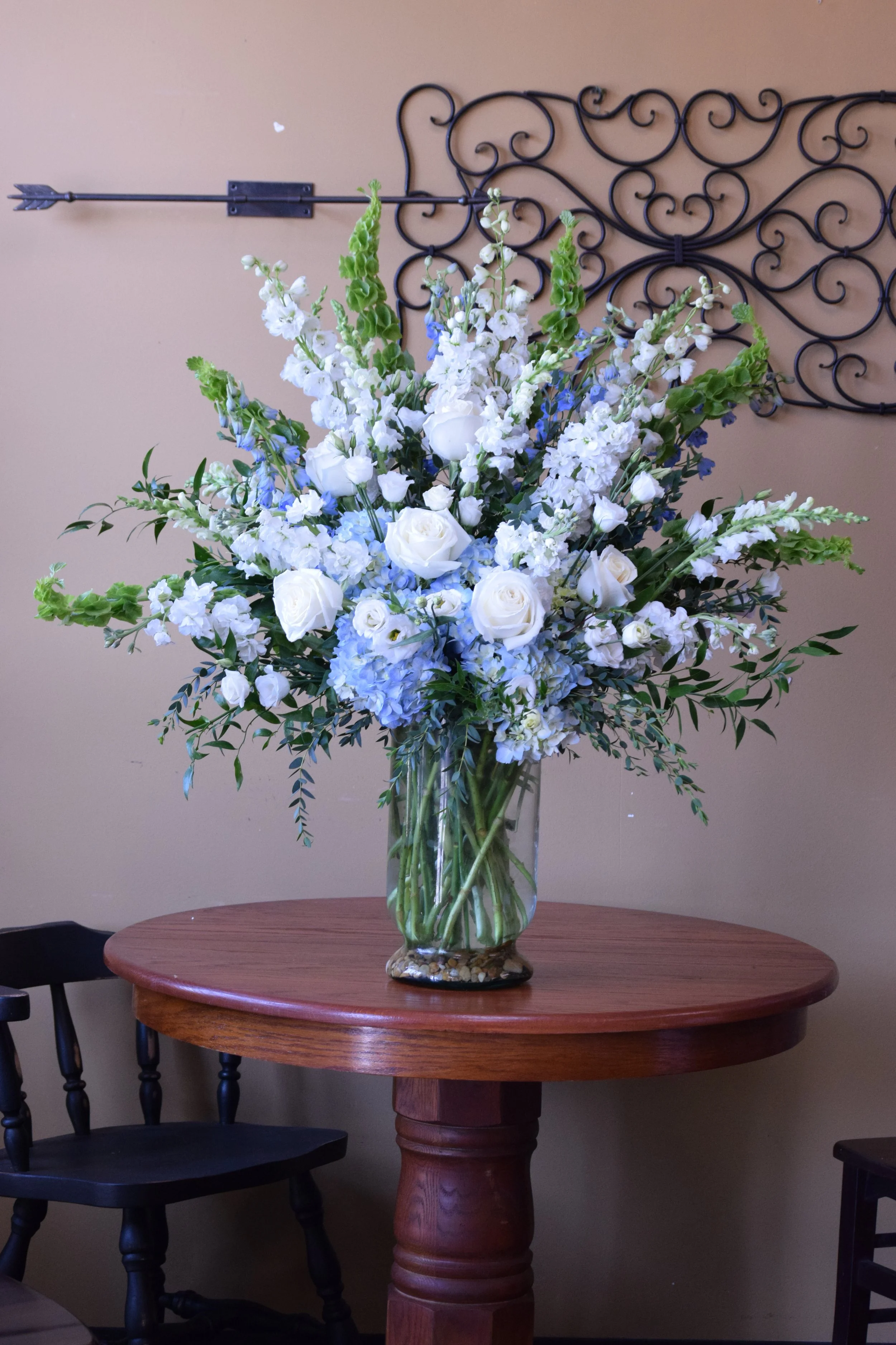 white and blue huge arrangement.JPG