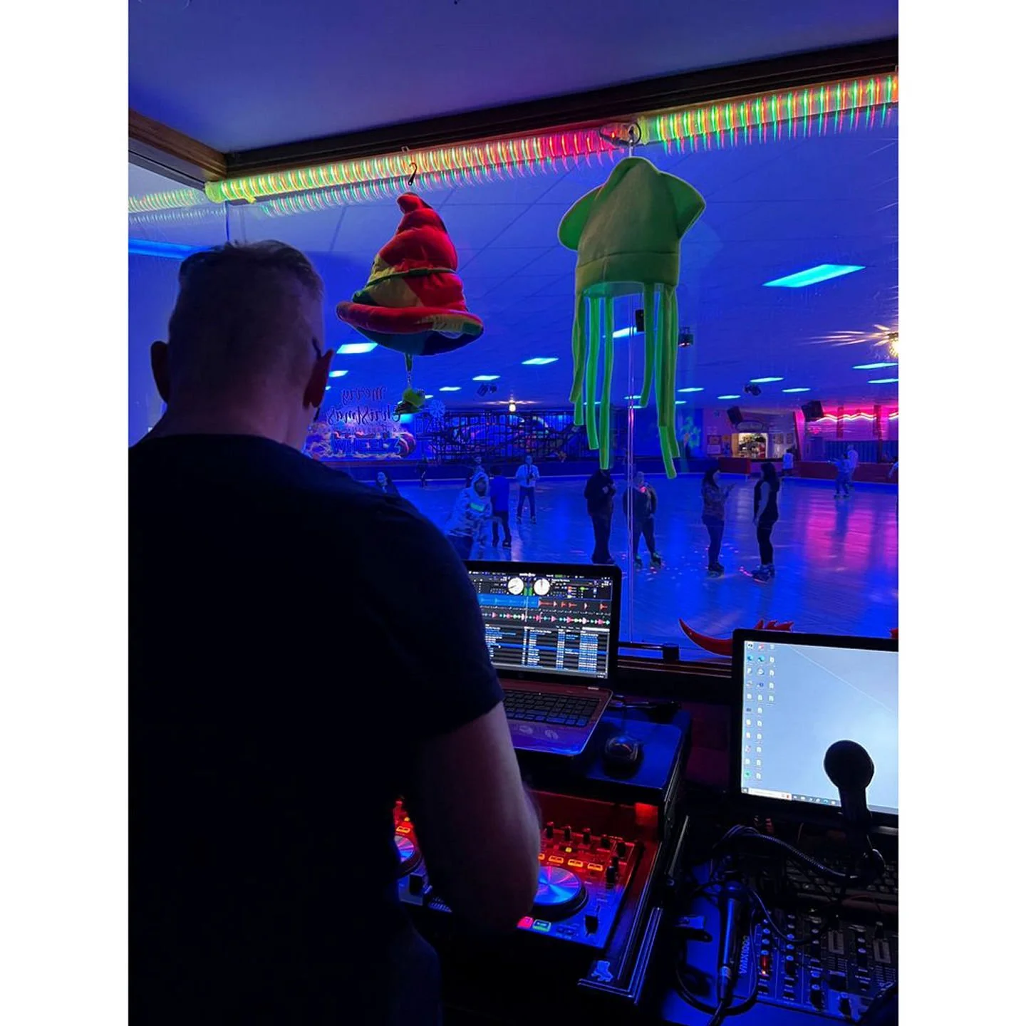 😎🛼BM Family great idea if your bored and the kids are driving cuckoo for coco puffs, go to the Cherry Hill skating rink and have some fun !!!
@cherryhillskatingrink.com
#KidActivities #MaintenanceDreamTeam #Kindness #BeKind #NowLeasing #Renting #Fe