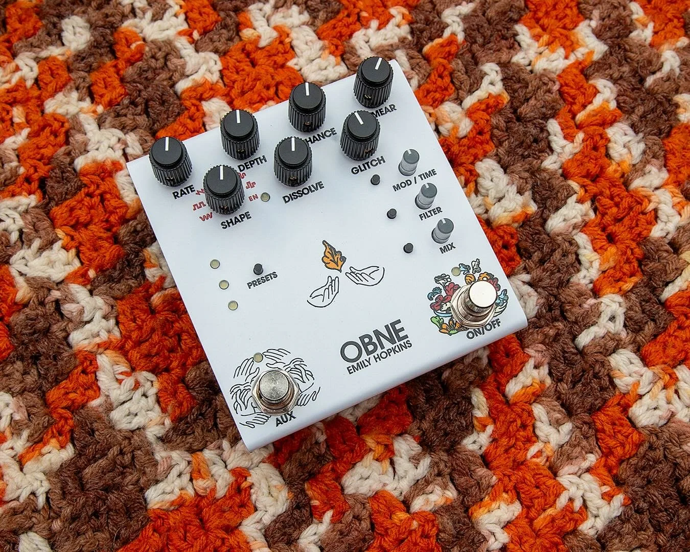 Basic Parting has the same chaotic jumpiness on the inside, but a peaceful, calm and somewhat dishonest presentation on the outside. this pedal is hypocritical.