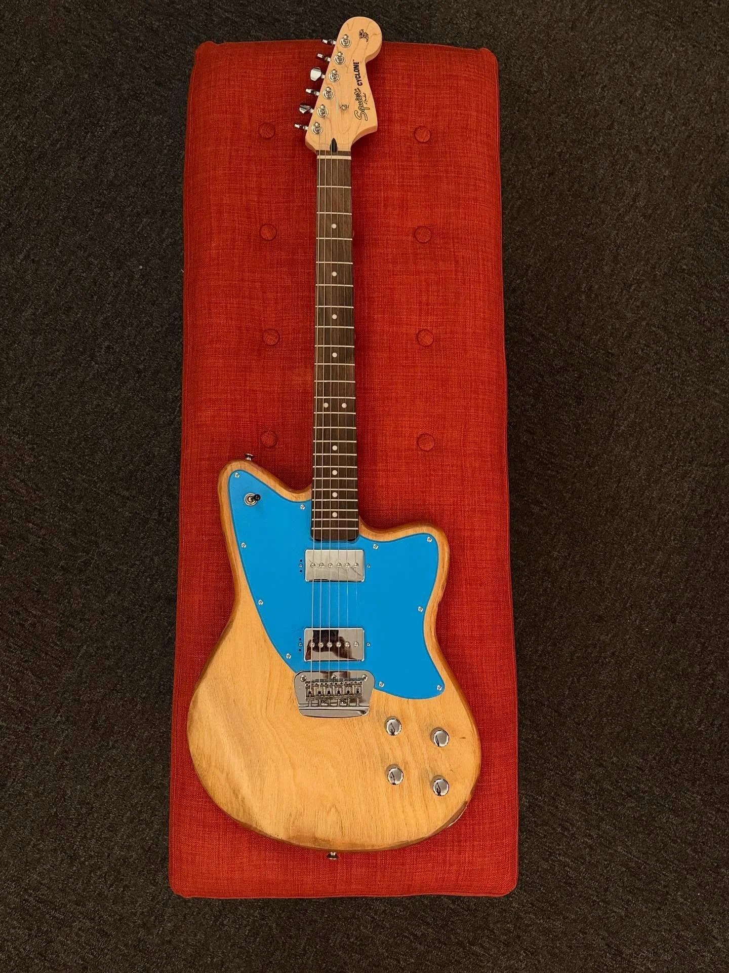 this frankenstein toronado arrived recently needing a neck spruce up of some kind. fun color combo and seeing the glorious work on @deepspacedevices toronado build has me rethinking if an aluminum neck@is the way to go.
