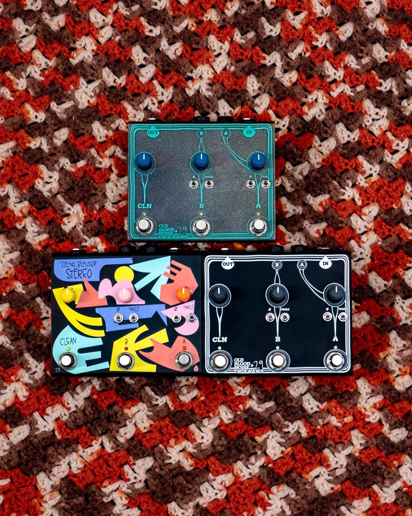 three signal blender options for you. HK, Basic and the Custom Shop. what a day. hope the weekend was fine for everyone. we took a day off shucking pedals to sit outside and stuff. hope you got that too. tommy told me to go on a Yo La Tengo voyage so