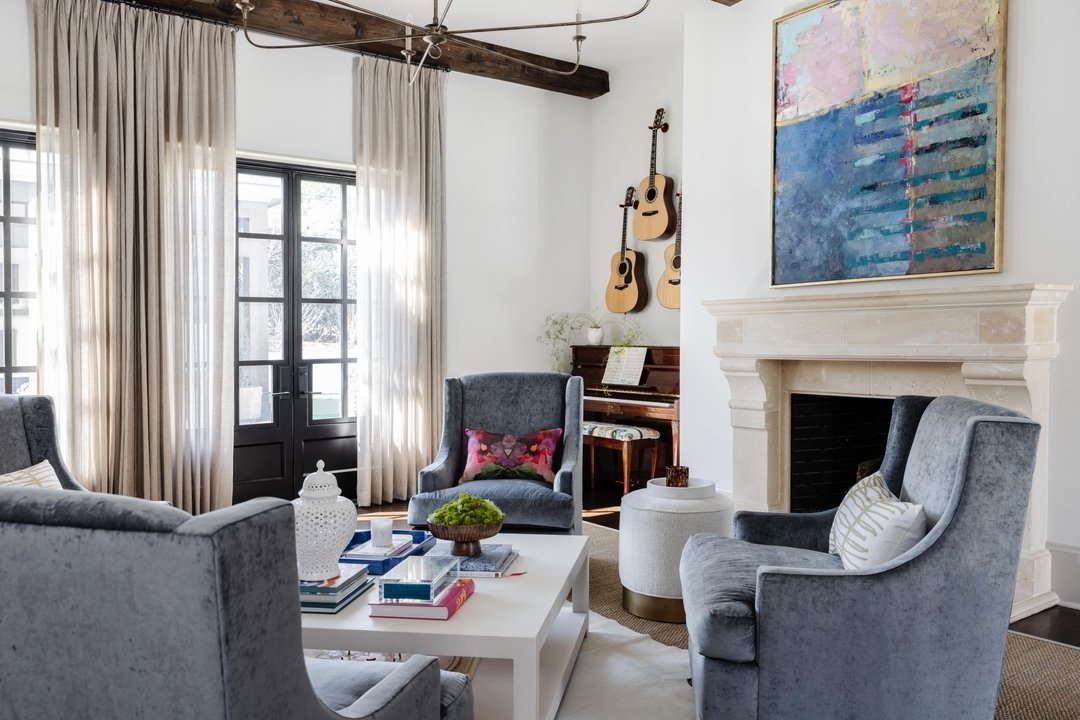 Living room blues 🦋 
Photo by: Laura Sumrak

#perchinteriors #houseinspiration #interiordesign #interiors #cltdesign #charlotteinteriordesign