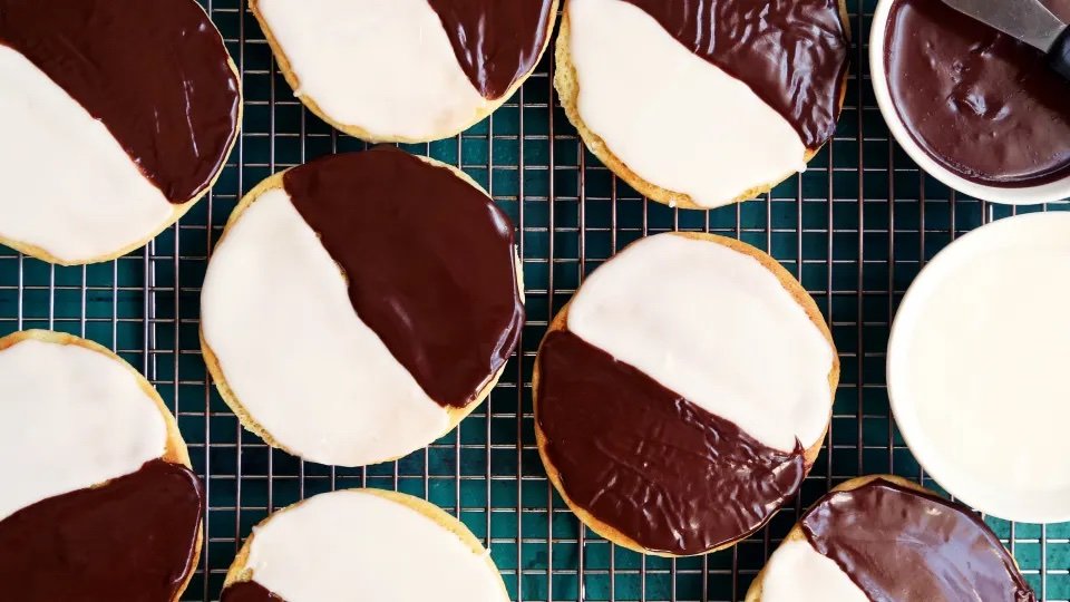 NY Black &amp; White Cookie