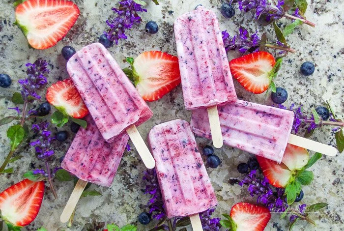 Strawberry &amp; Blueberry Frozen Yogurt Popsicles