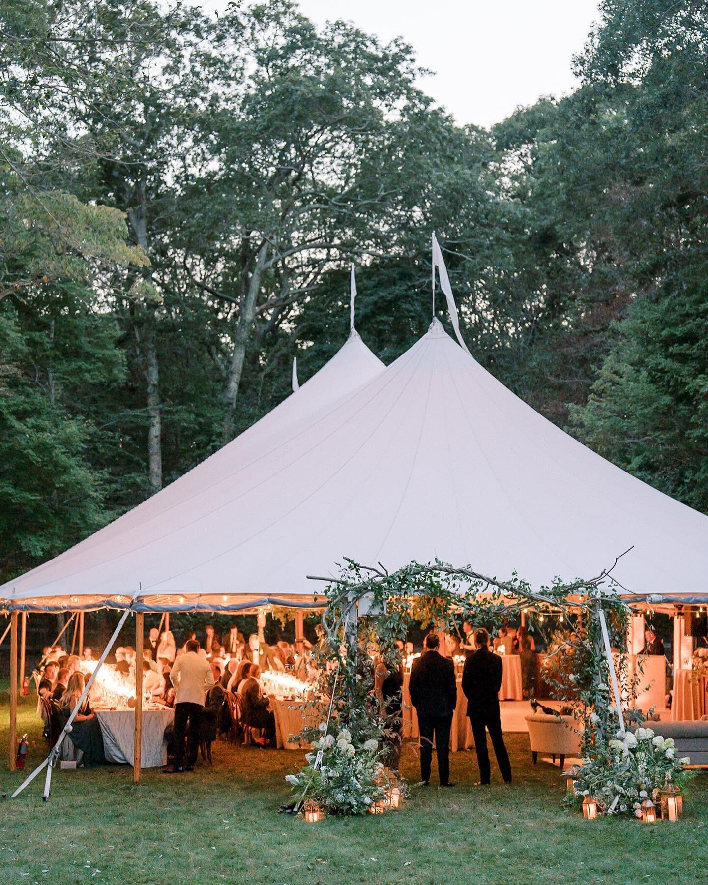 The evening glow of a tent during a summer reception is 🤌 #goldenhourstudios