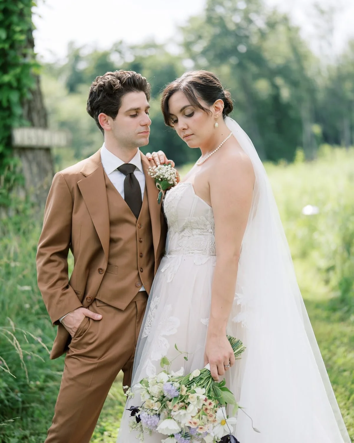 Summer Upstate. Becca &amp; Nick married surrounded by family, friends &amp; nature. #goldenhourstudios

Venue: @stonehillsfarmhouse
Photo: @jessepafundi
Video: @espiphoto12
Florist: @lejardinflowerfarm
Caterer: @promiseskepthvny
Planner: @roseahneve