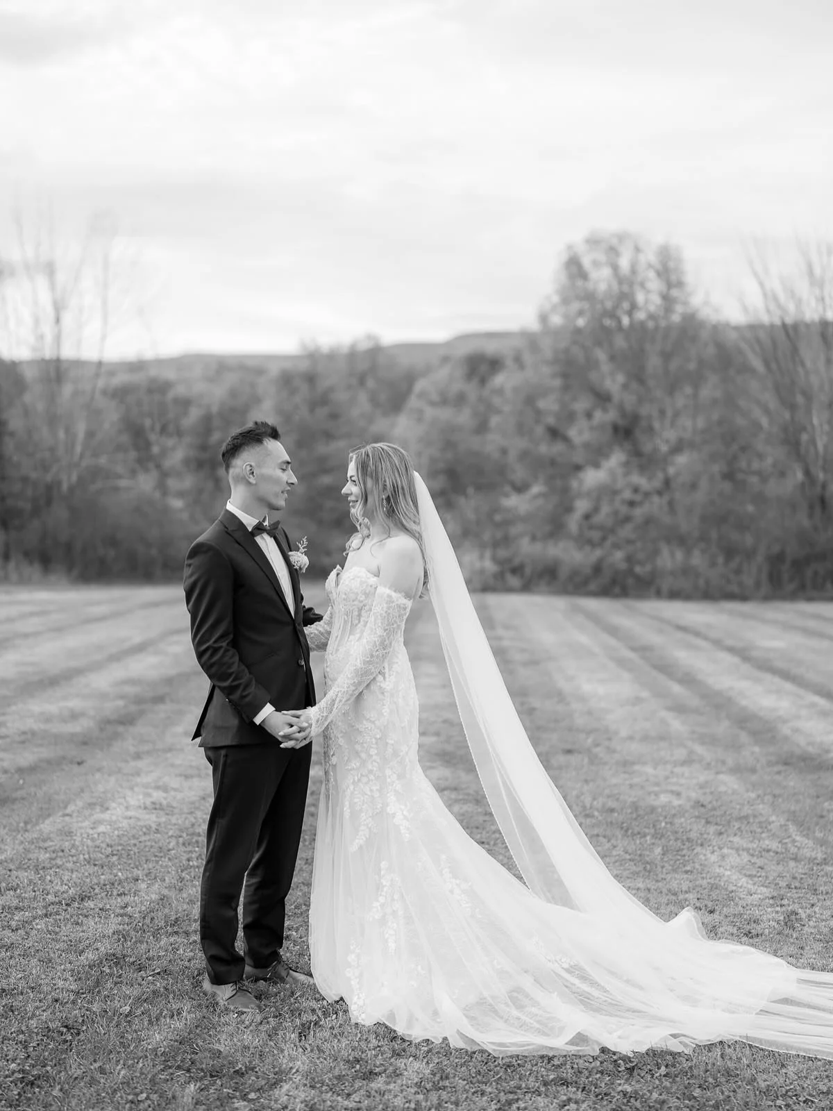 Black &amp; white is timeless so here is some monochrome moments from Jess &amp; Will&rsquo;s wedding @audreysfarmhouse. #goldenhourstudios

Venue: @audreysfarmhouse
Photography: @jessepafundi
Hair: @theluminousbride
Makeup: @oliviasokolowski.makeup
