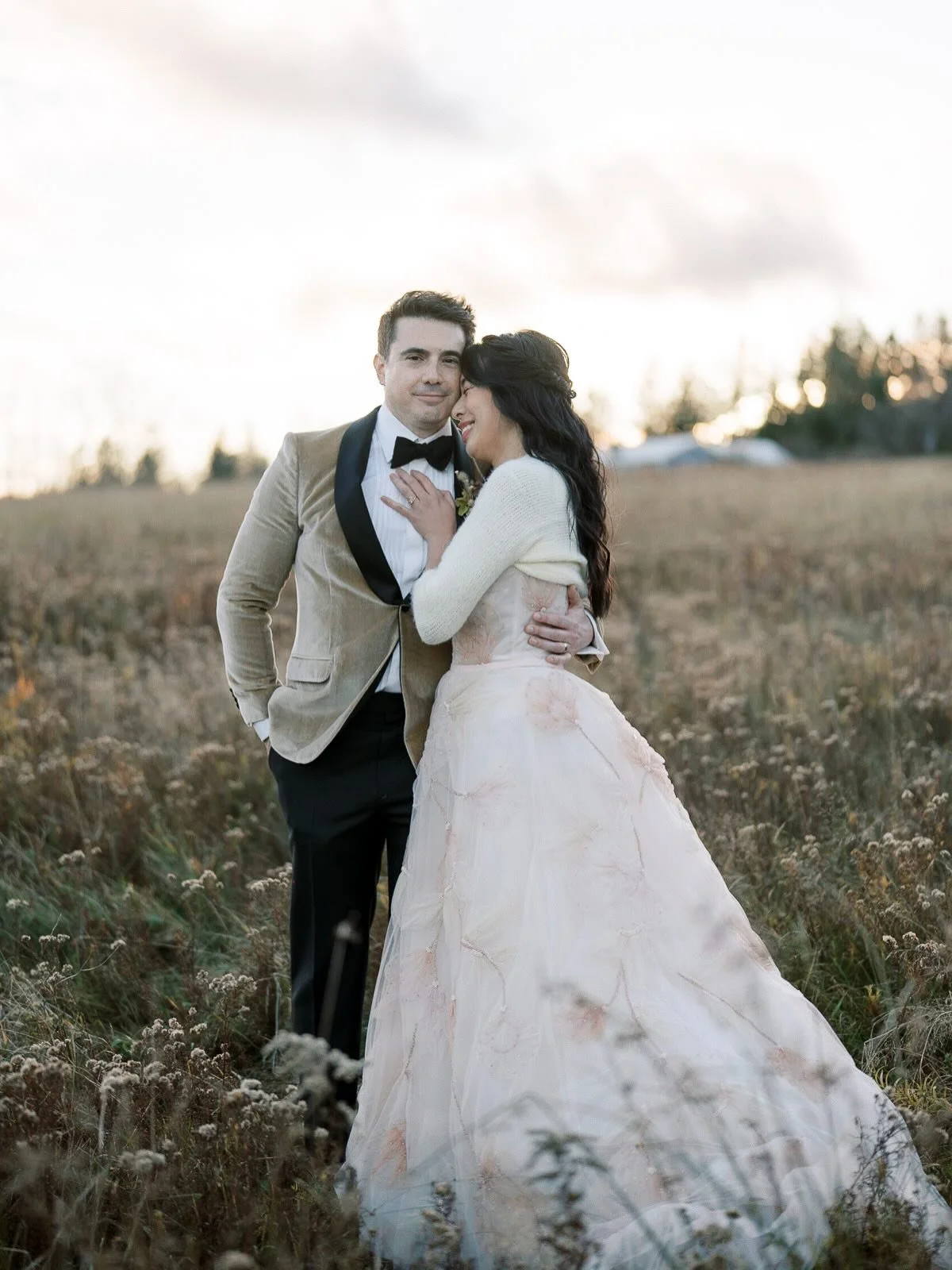 Autumn weddings in the Catskills are unmatched. #goldenhourstudios

Venue: @thearnoldhouse
Planning: @hsmithandco
Photography: @jessepafundi
Dress: @amsale
Florals: @heartandsoilflowers