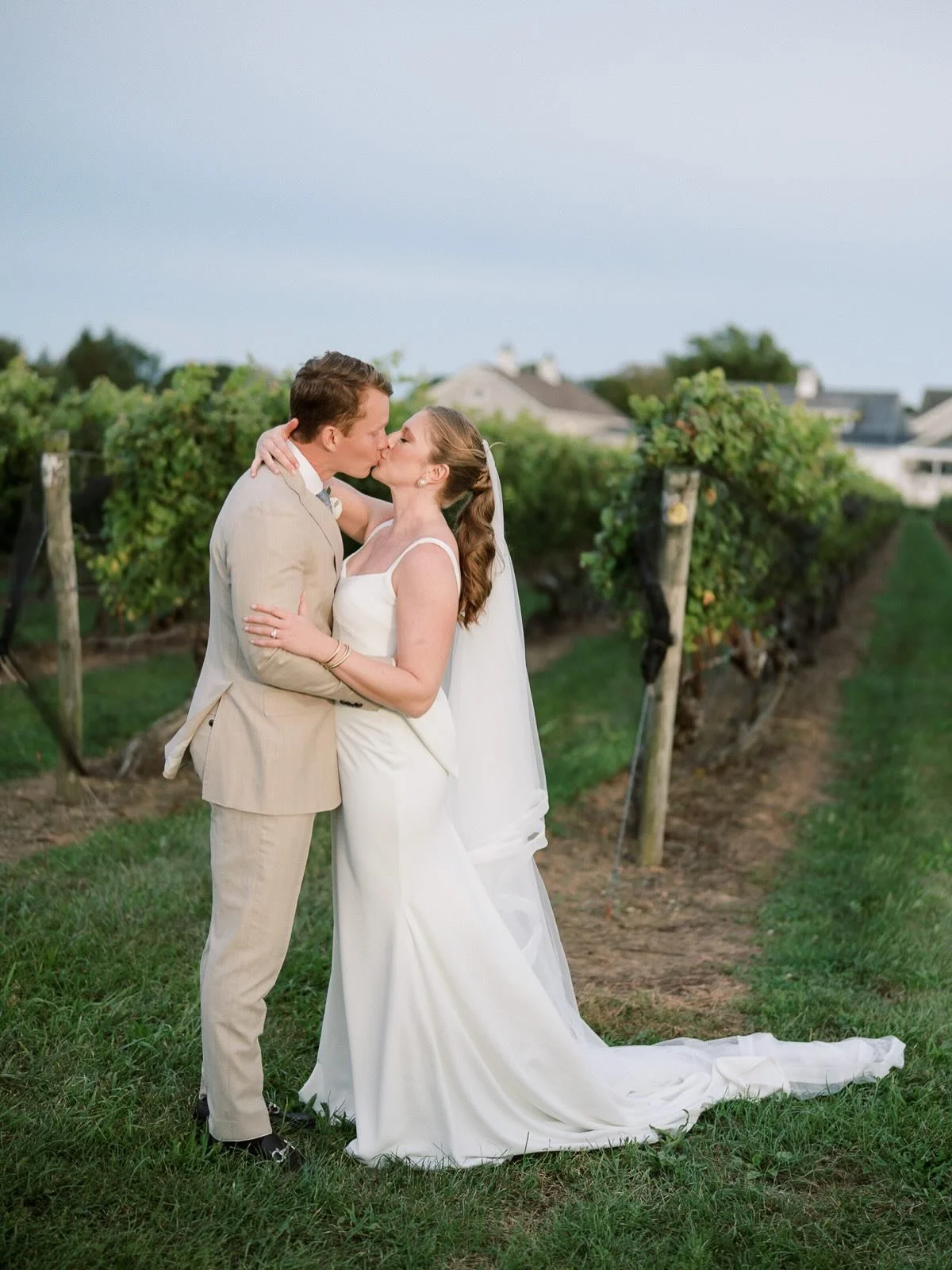Charlotte &amp; Keegan &amp; that Summer feeling. #goldenhourstudios

Venue: @bedellweddings 
Planning: @thepartynewyork
Photography: @jessepafundi
Florals: @karenlenahandesigns
H&amp;MU: @bella_estetista
@gczandy
Catering: @graceandgritevents
Dress: