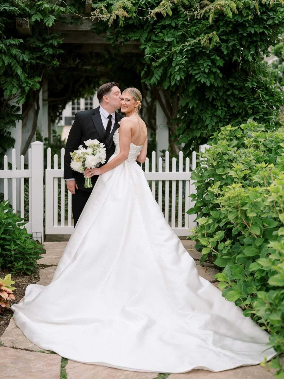 Julia &amp; Adam married out in Long Island wine country. #goldenhourstudios

Venue: @bedellweddings
Photography: @jessepafundi
Video: @bilskiproductions
Florist: @karenlenahandesigns
H&amp;MU: @victoriaelizabethofficial victoriaelizabethofficial
Cat