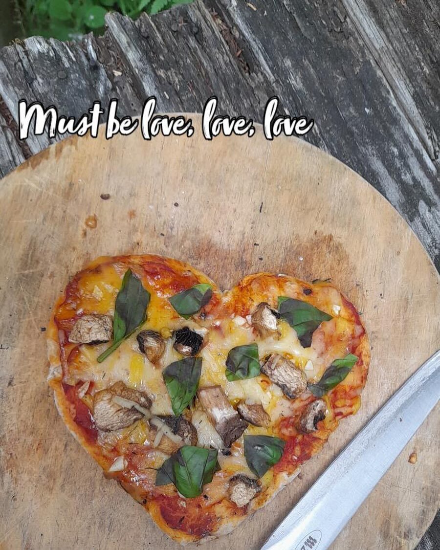 Happy Friday ❤️🍕 yummy wood fire pizza by @sleep09  with Nudairy&rsquo;s 🧀 🌱

#vegan #dairyfree #vegancheese #plantbased #nudairy #NZ #veganeats #madeinNZ #plantpowered #yum #cheese #health #australia